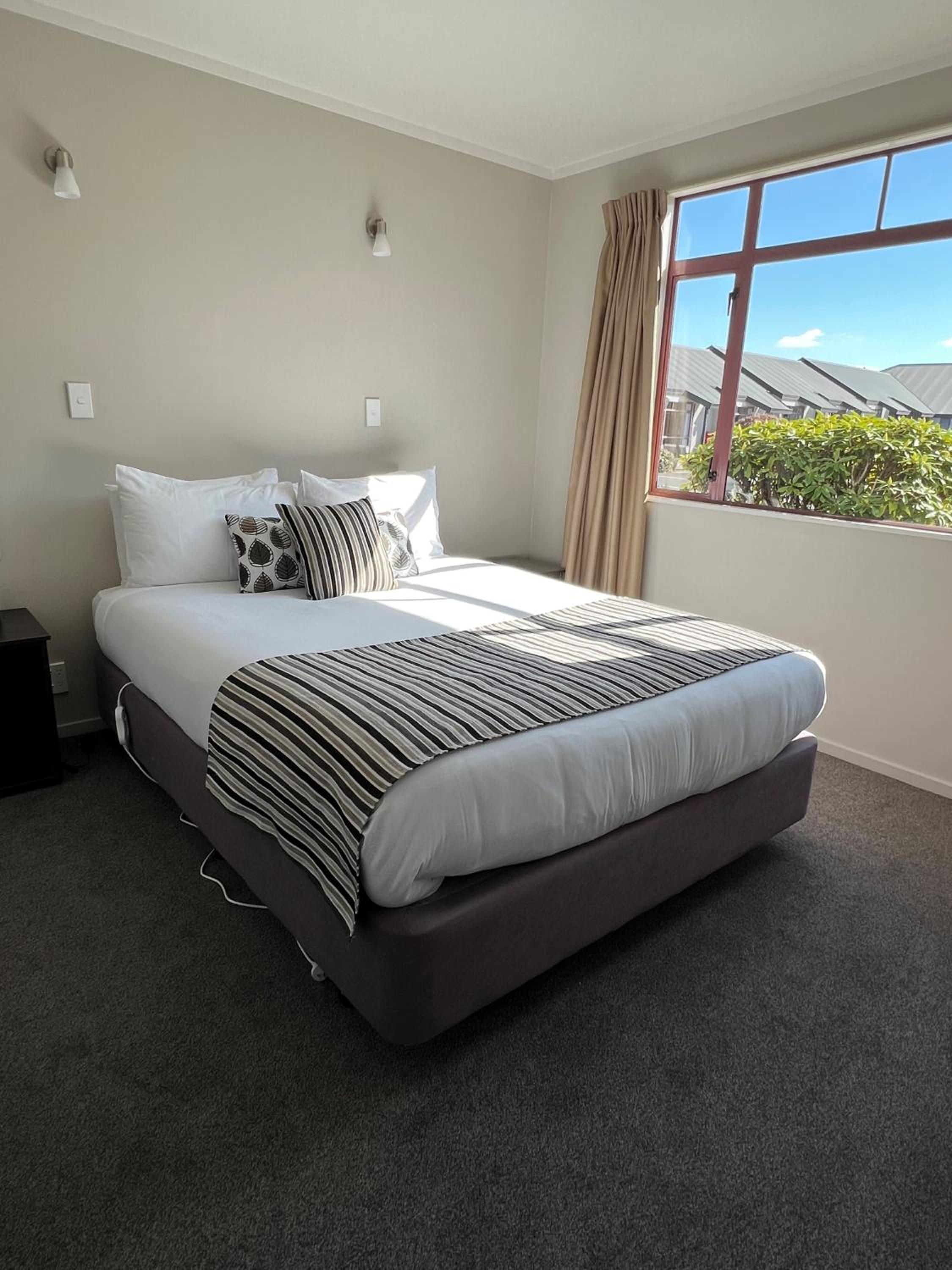 Two Bedroom with Spa - Photo 6