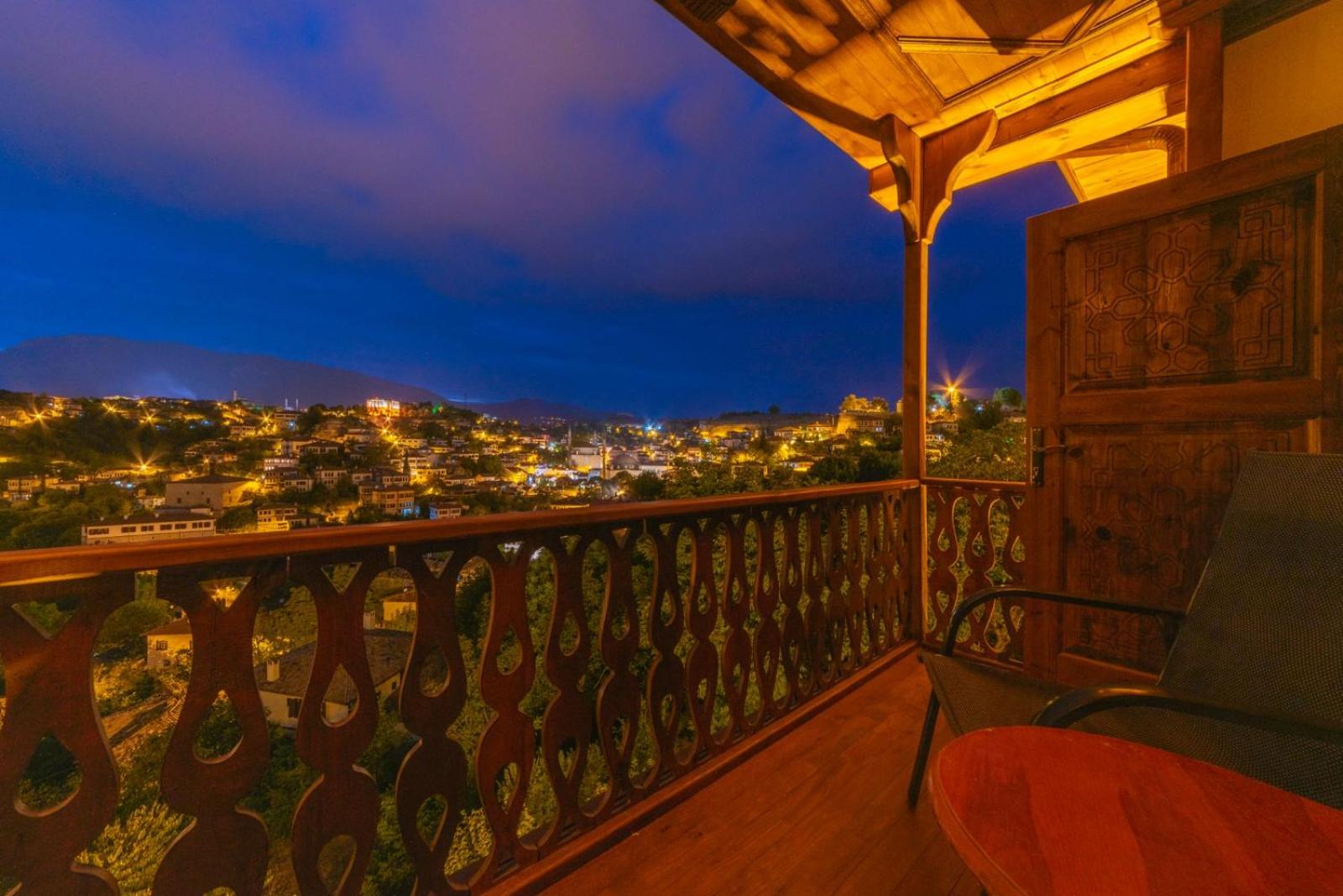 Quadruple Room with Balcony - Photo 16