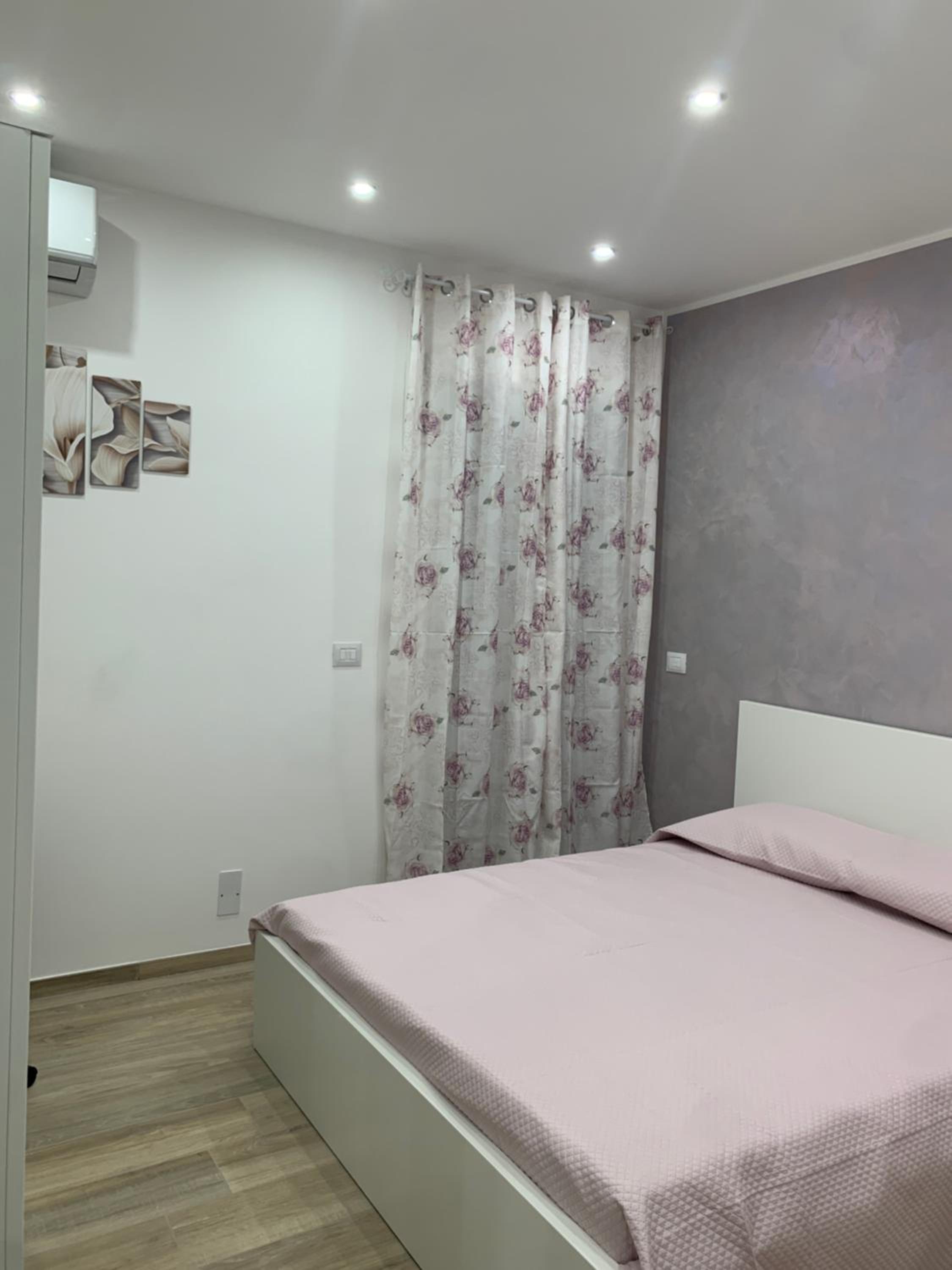Double Room with Balcony - Photo 9