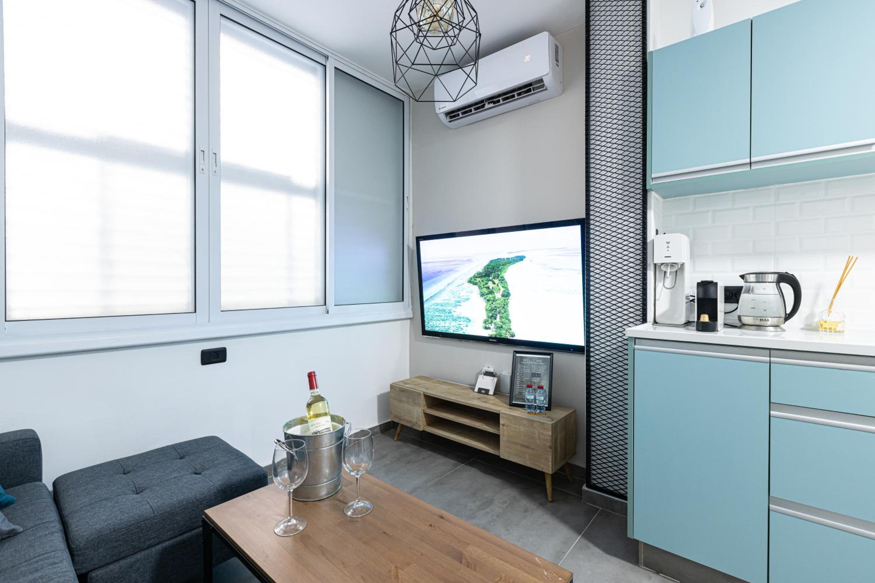One-Bedroom Apartment photo 1