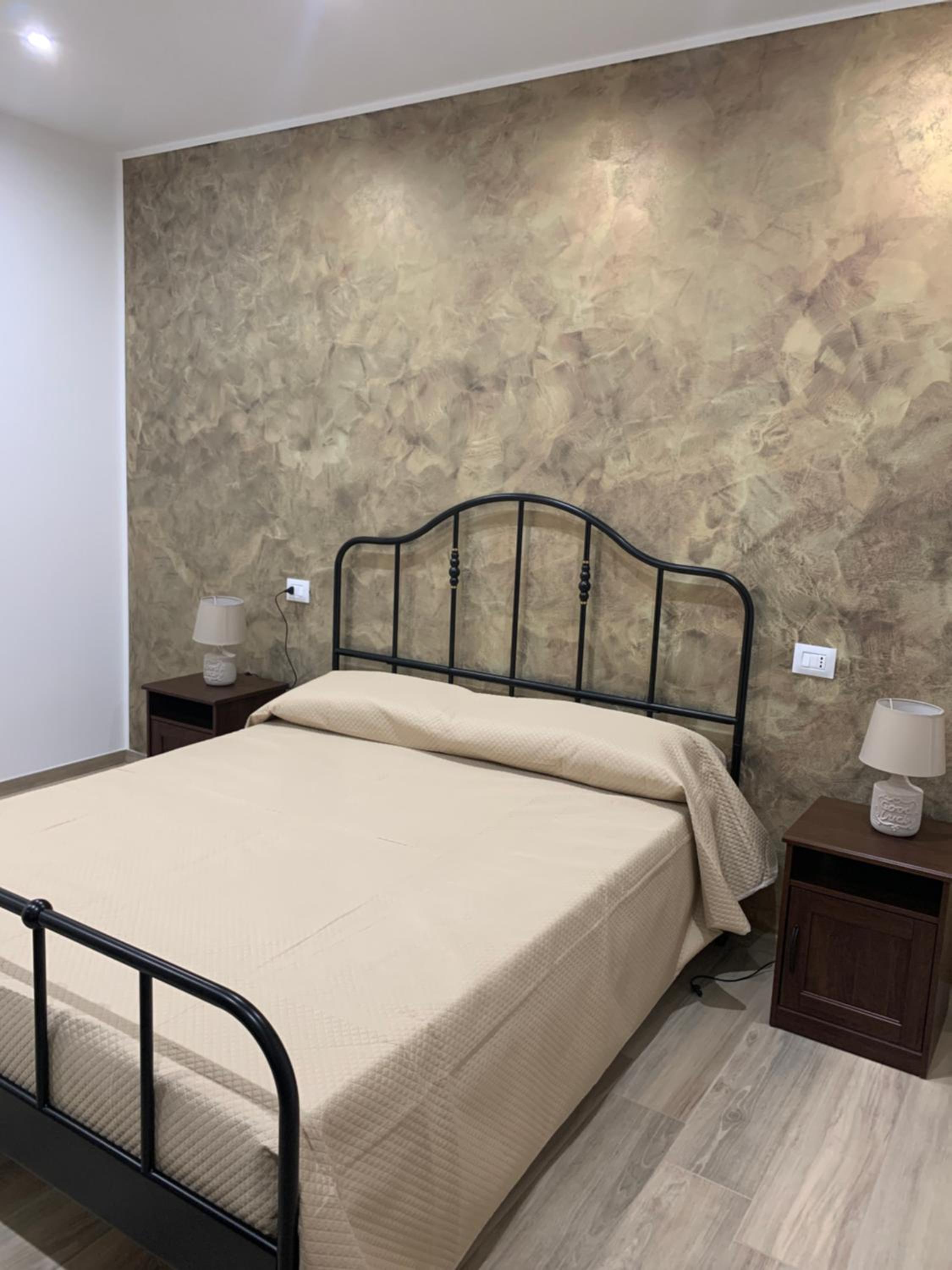 Deluxe Double Room - Photo 12
