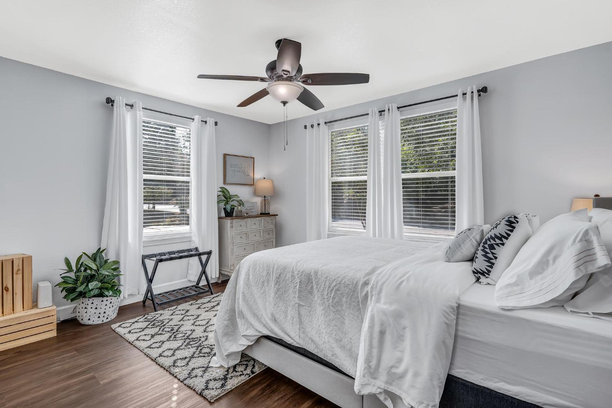 Three-Bedroom House photo 3