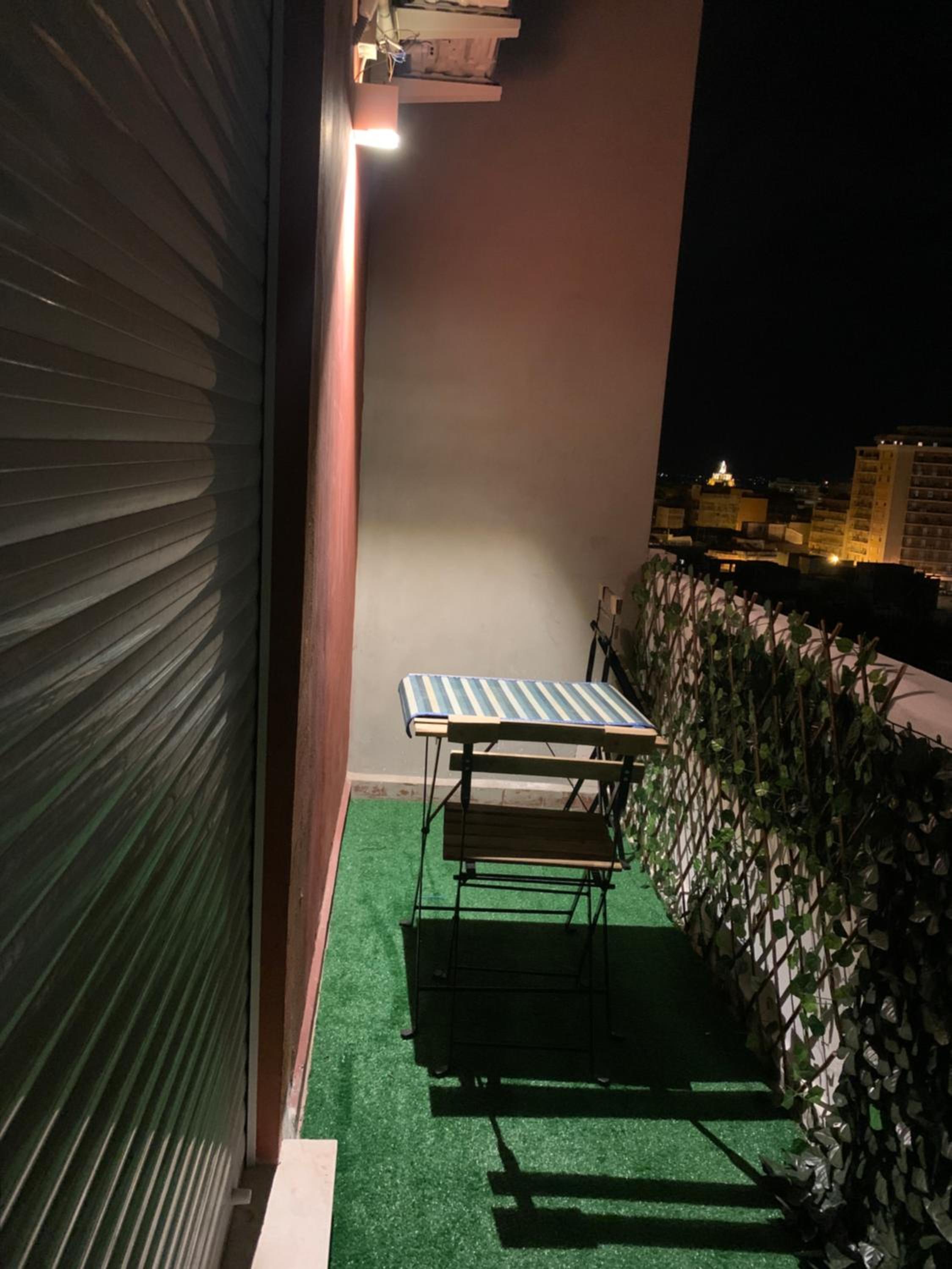 Double Room with Balcony - Photo 10