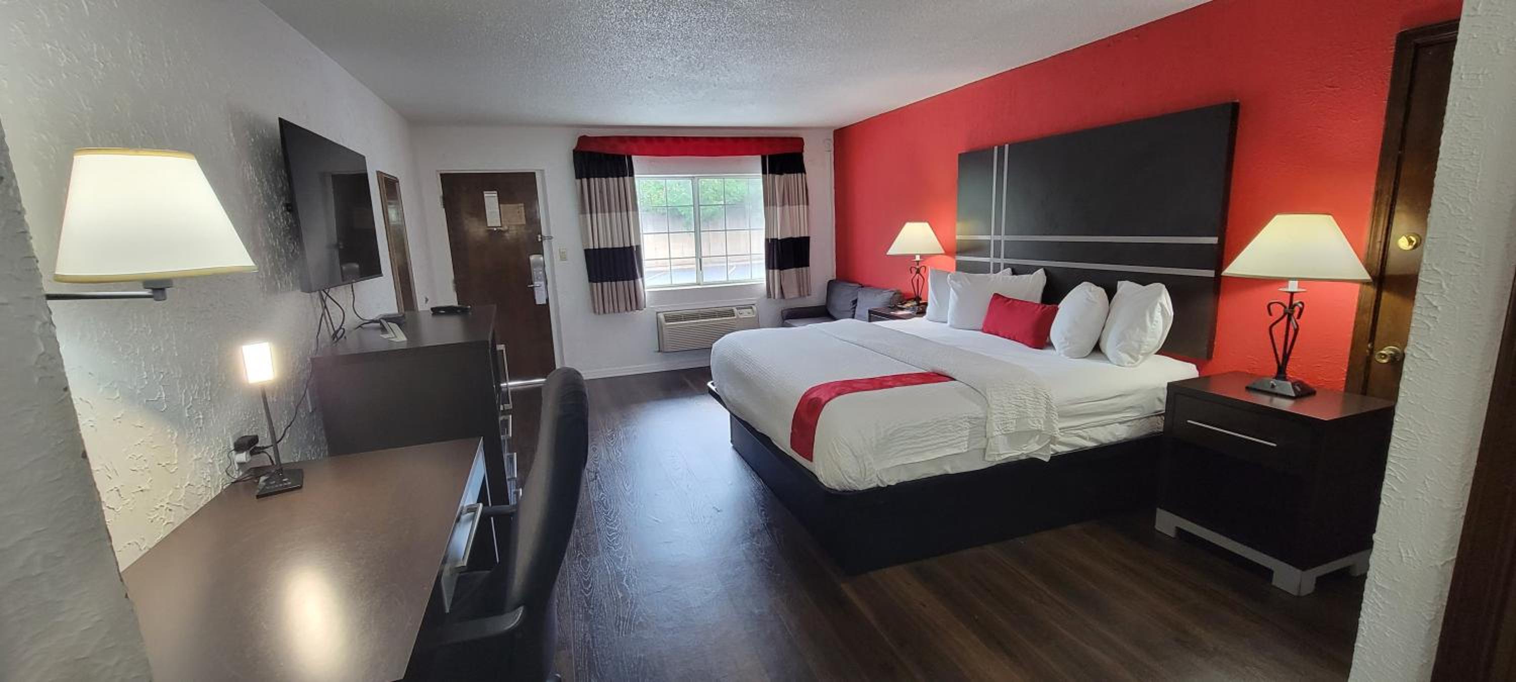 King Room - Non-Smoking - Photo 4