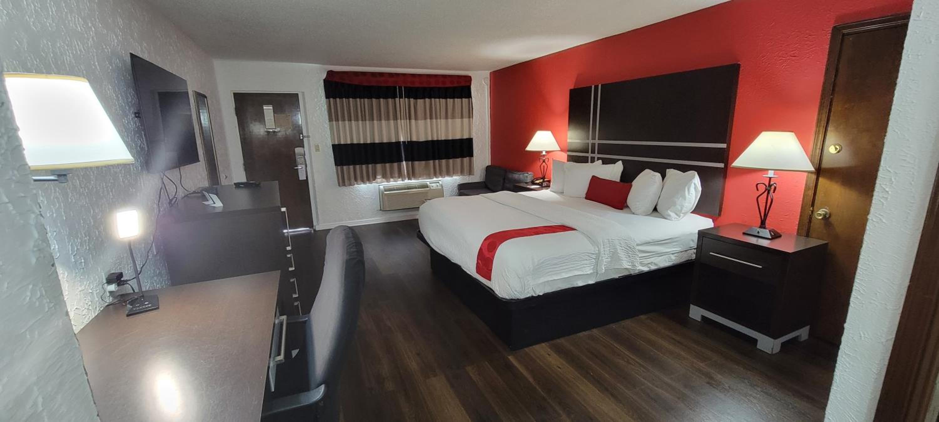 King Room - Non-Smoking - Photo 2