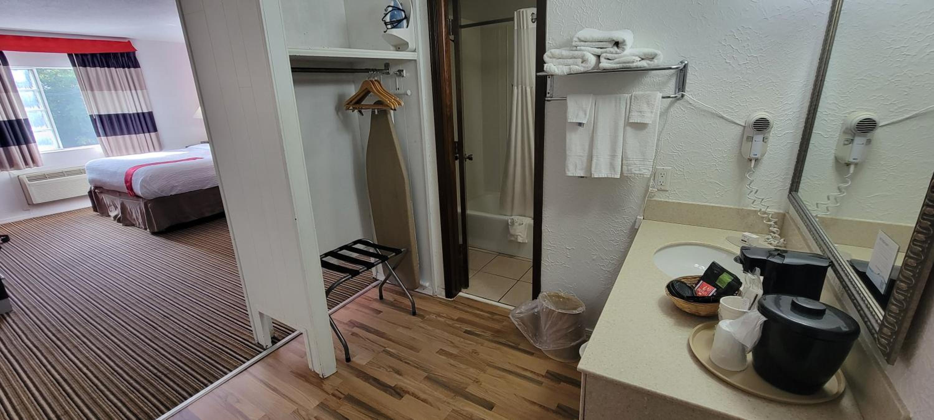 King Room - Second Floor/Non-Smoking - Photo 5