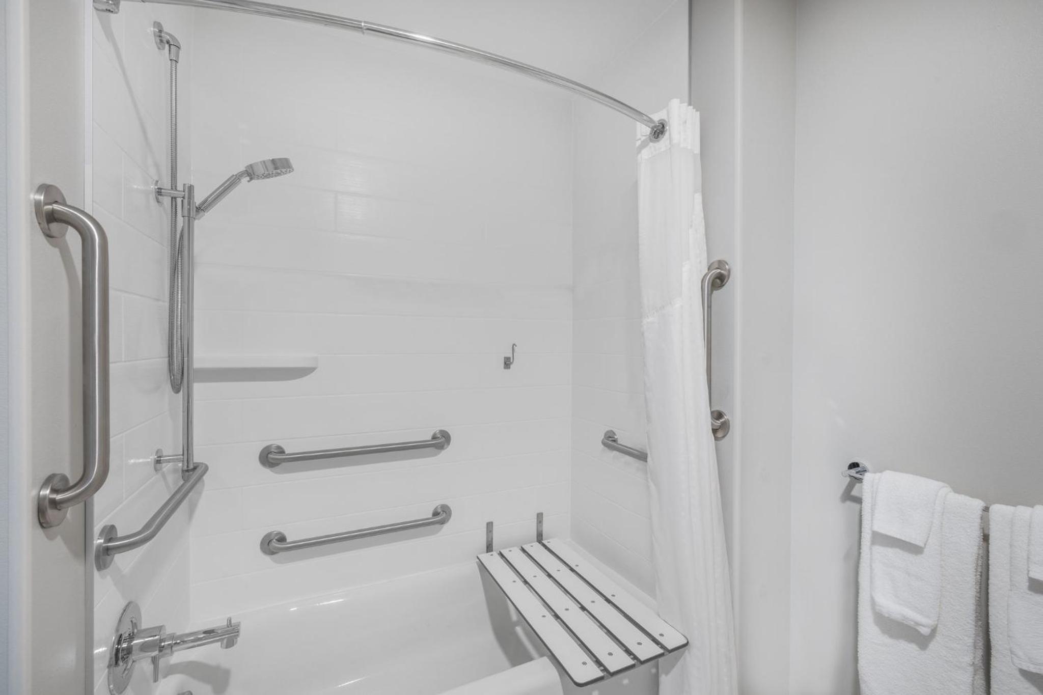 Queen Room with Two Queen Beds and Communications Mobility Accessible Roll-In Shower - Photo 5