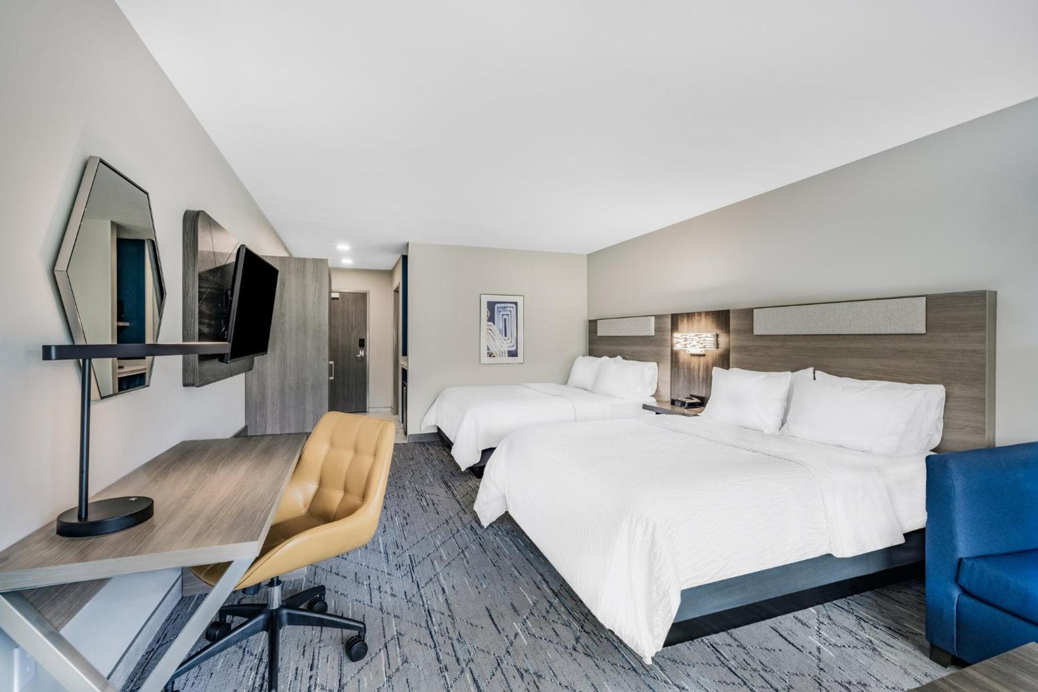Queen Suite with Two Queen Beds - Photo 1
