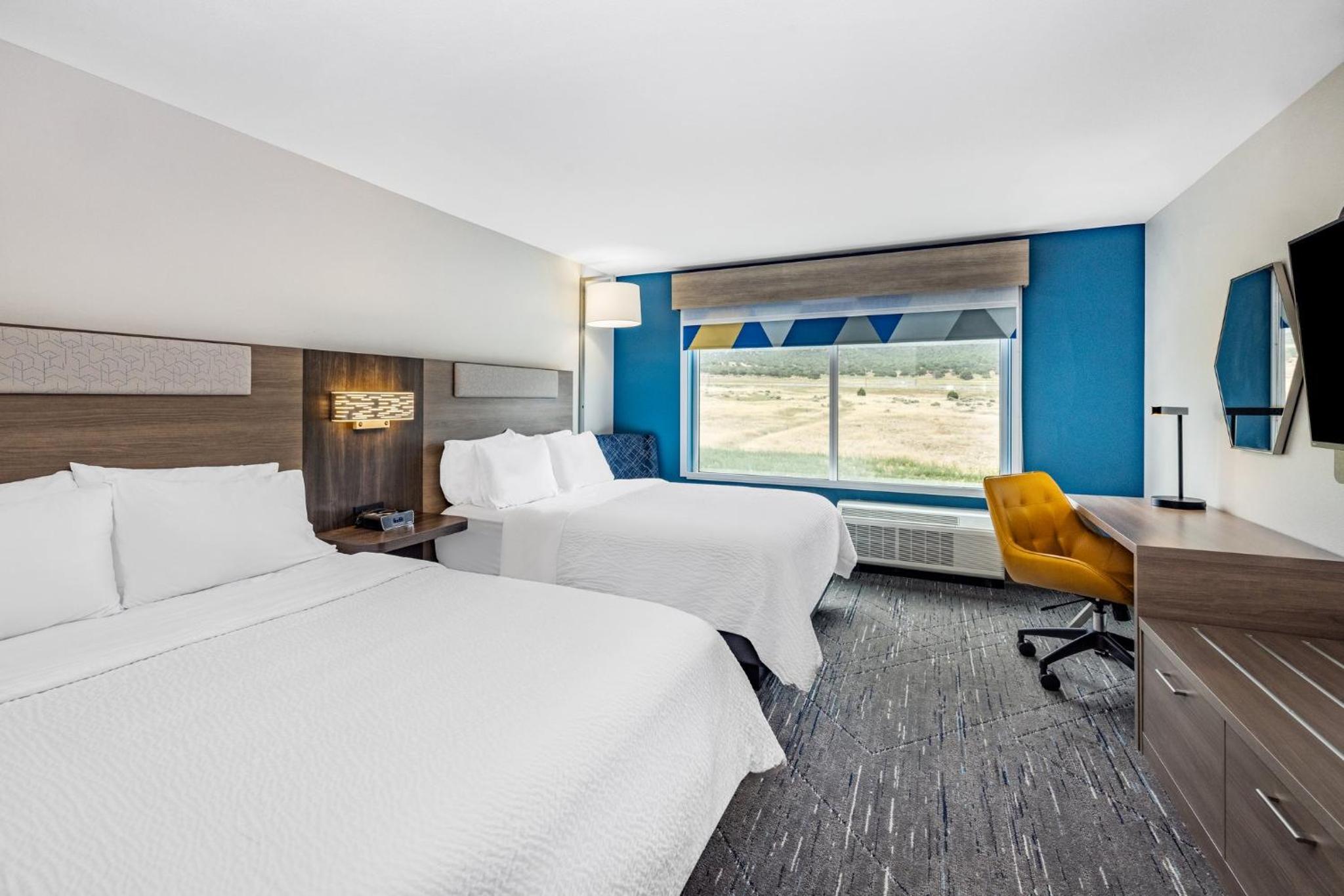 Standard Room with Two Queen Beds - Photo 1