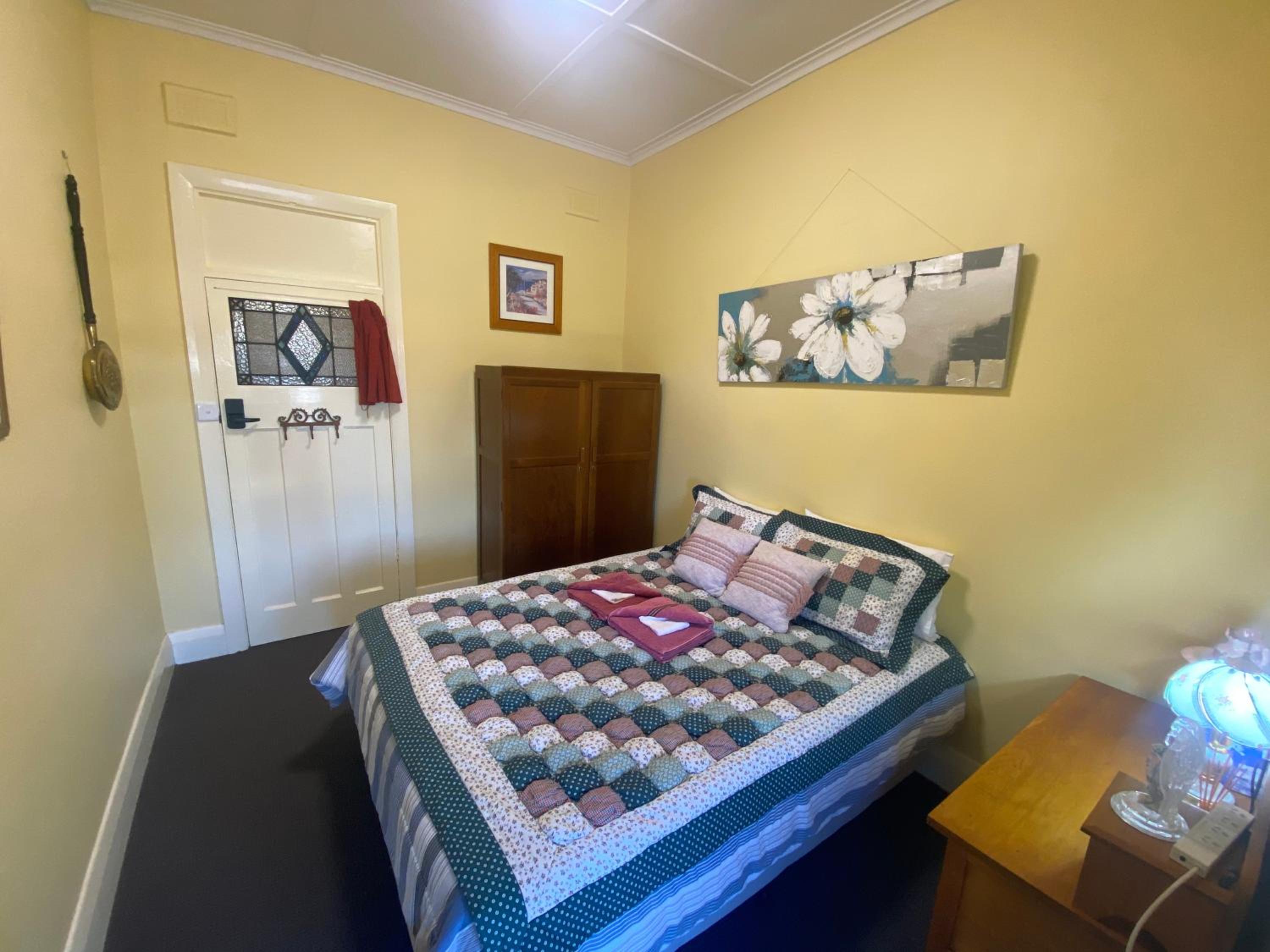 Deluxe Queen Suite