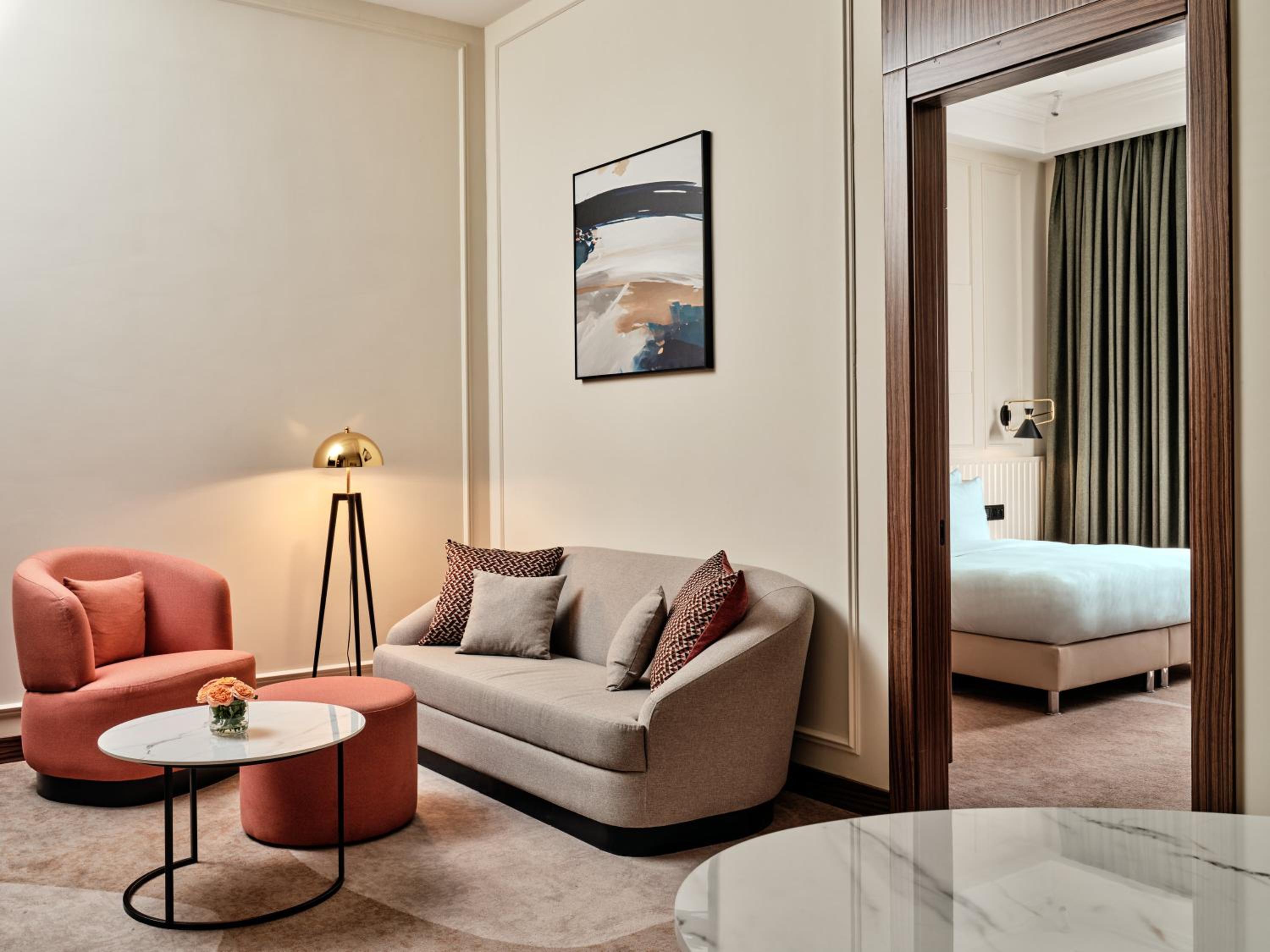 One-Bedroom Suite - Photo 6