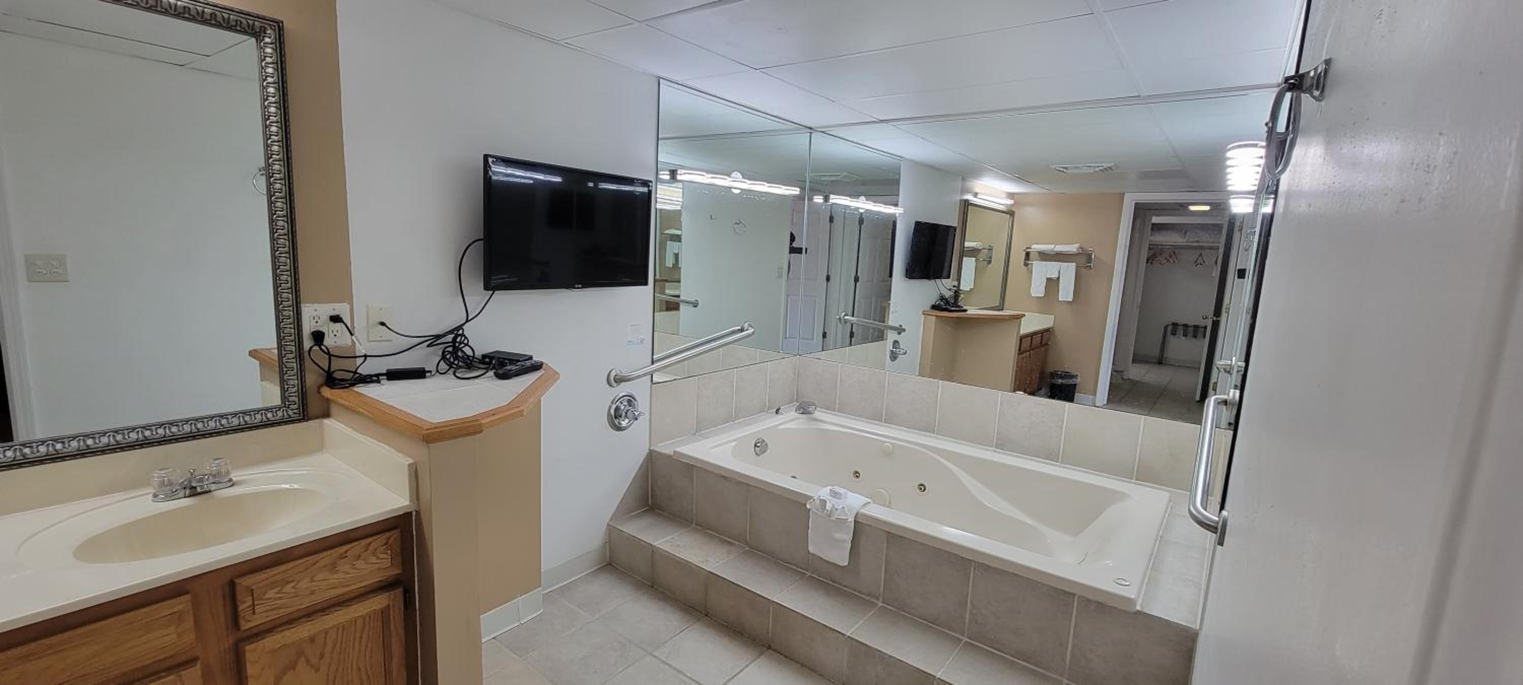 King Studio Suite - Non-Smoking - Photo 11