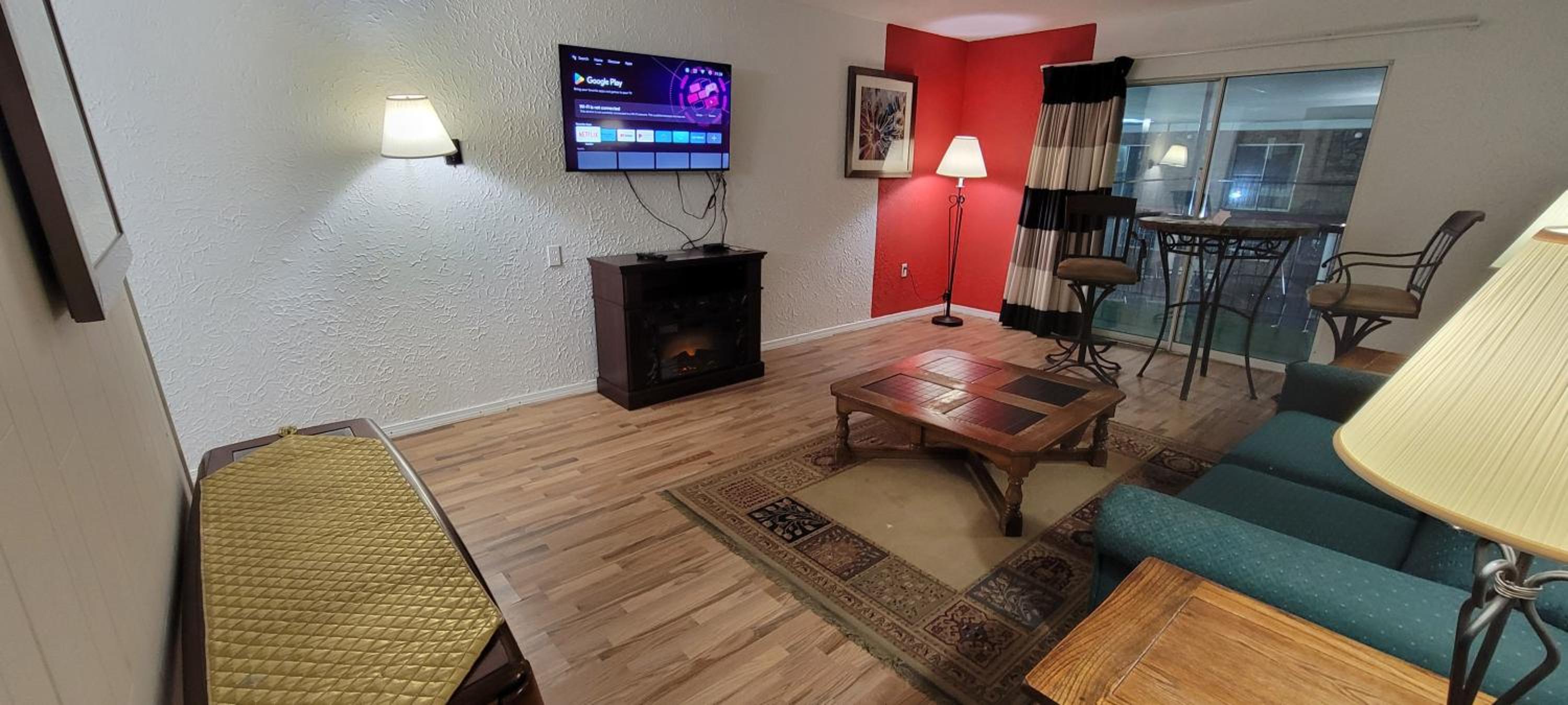 King Suite with Fireplace - Non-Smoking - Photo 4