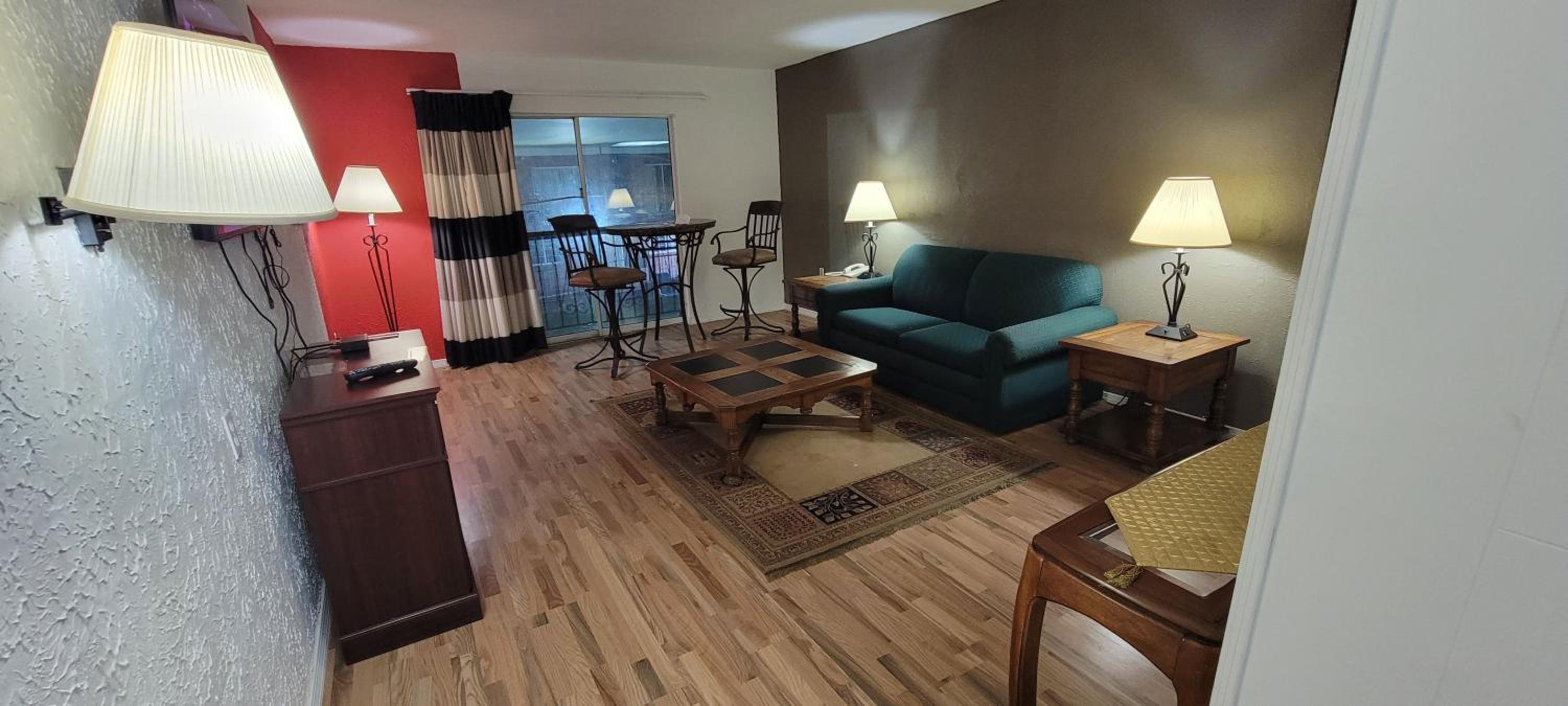 King Suite with Fireplace - Non-Smoking - Photo 1