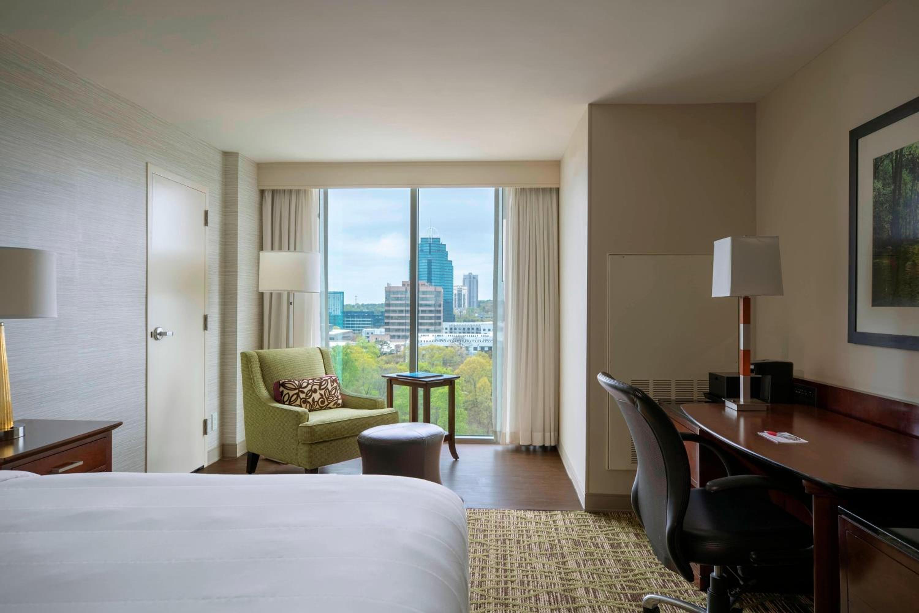 1 King Bed, Guest Room - Photo 8