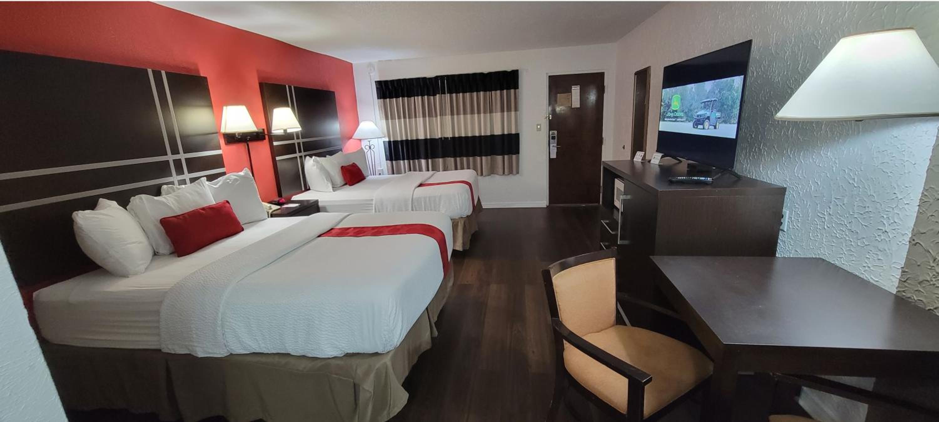 2 Queen Beds, Pool Access, Non-Smoking - Photo 5