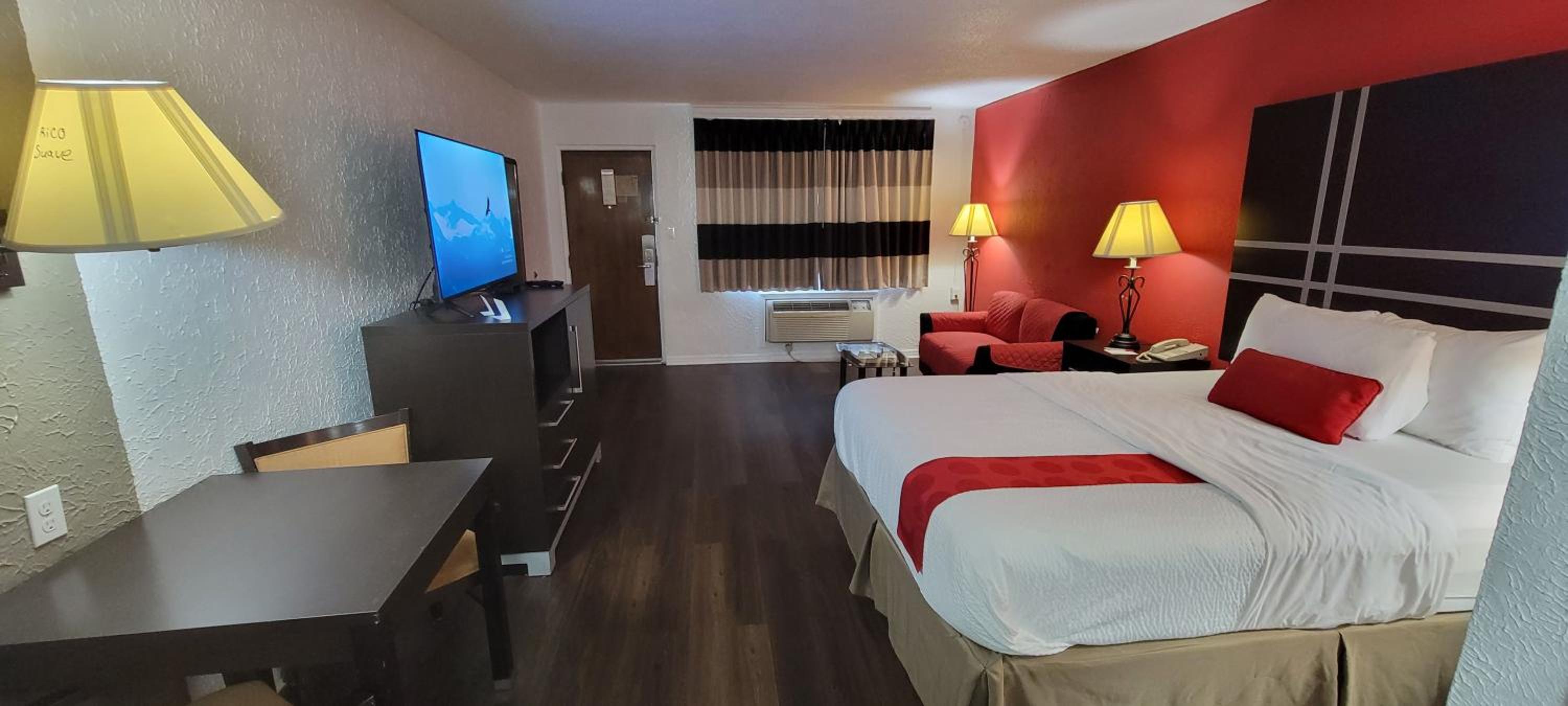 Queen Room - Pet Friendly/Non-Smoking - Photo 3