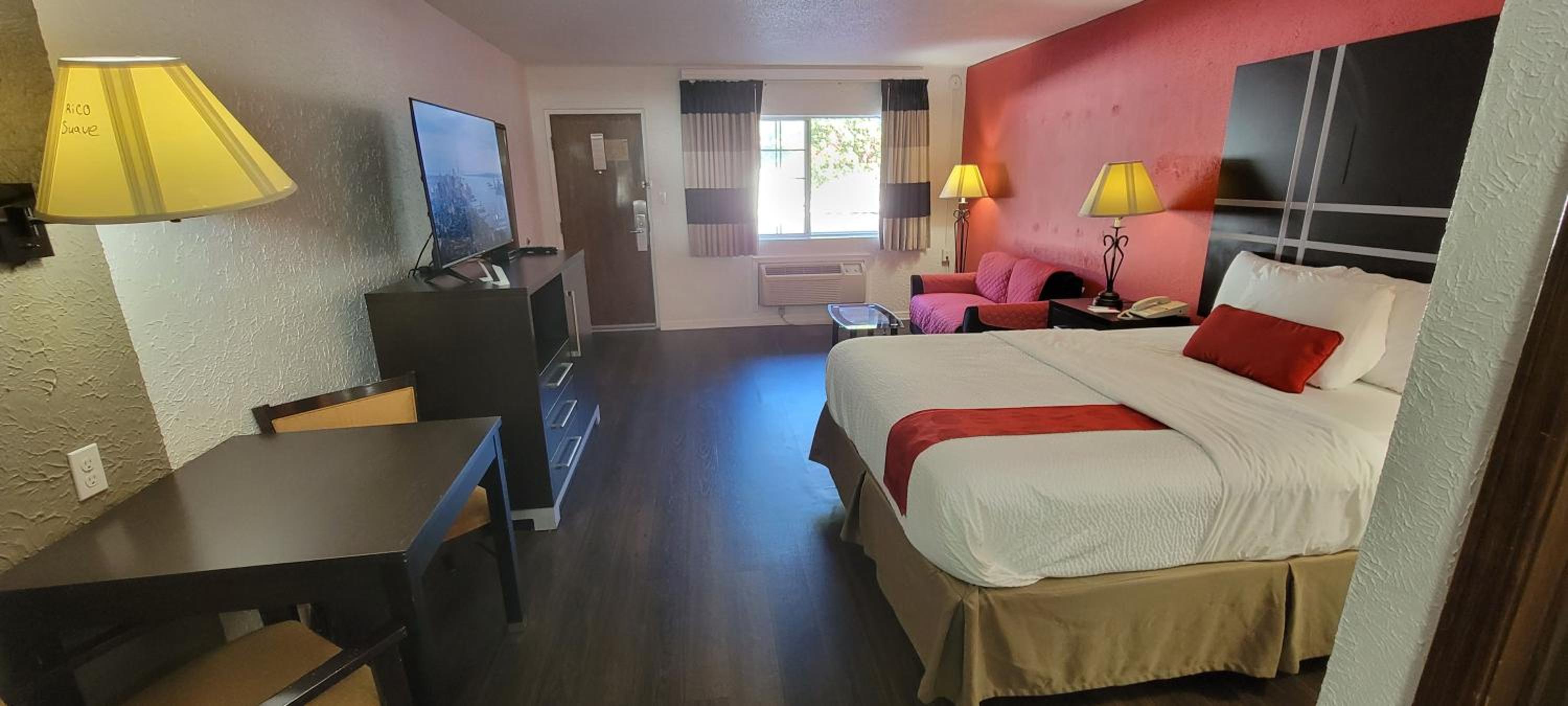 Queen Room - Pet Friendly/Non-Smoking - Photo 7