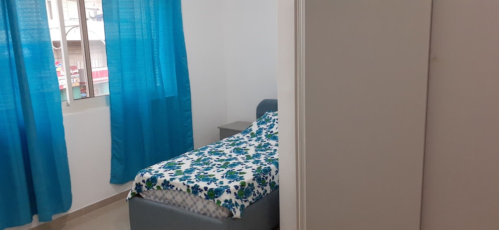 Family Room, 1 Double, 1 Single Bed photo 3