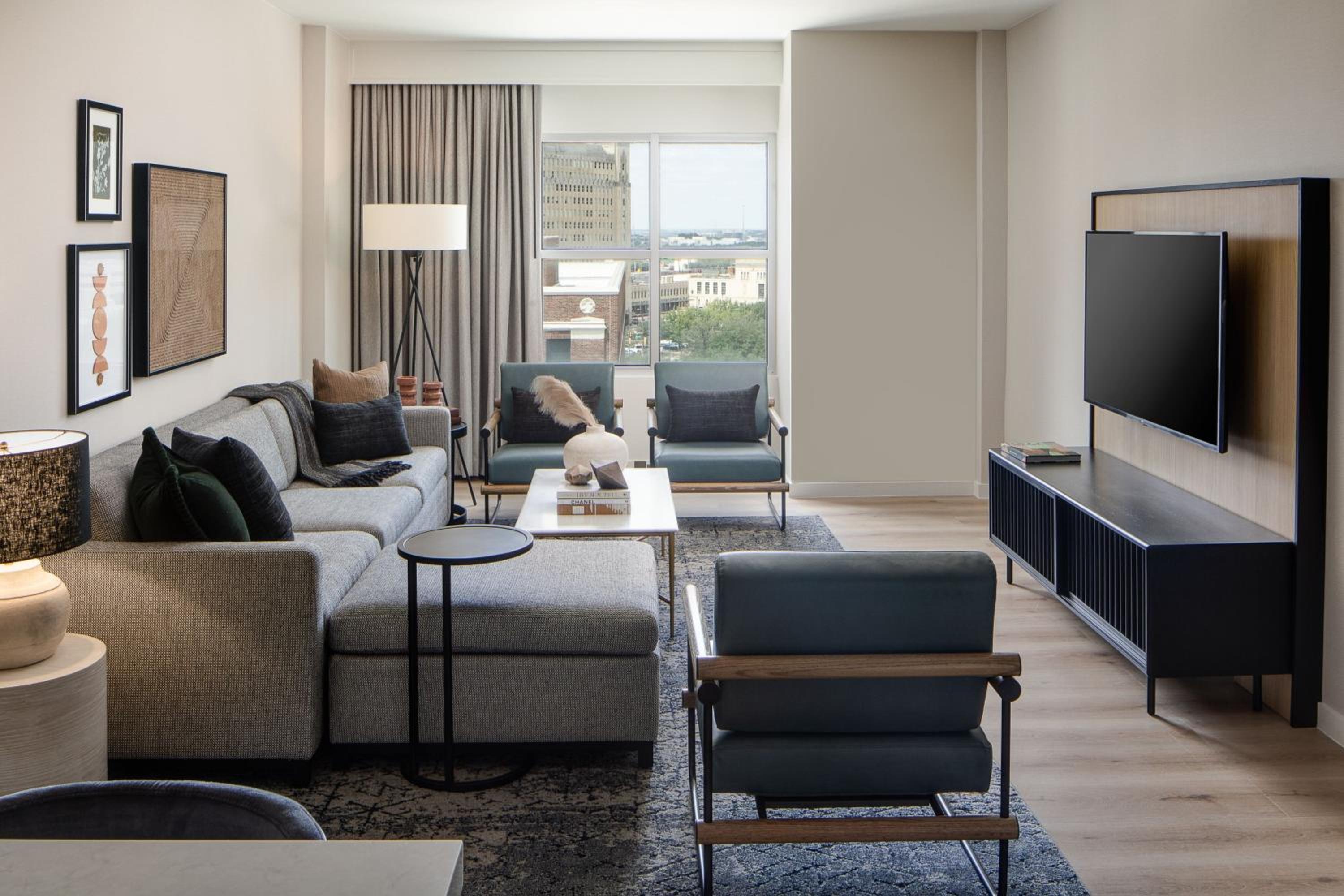 Corner Junior King Suite with Sofa Bed - Photo 5