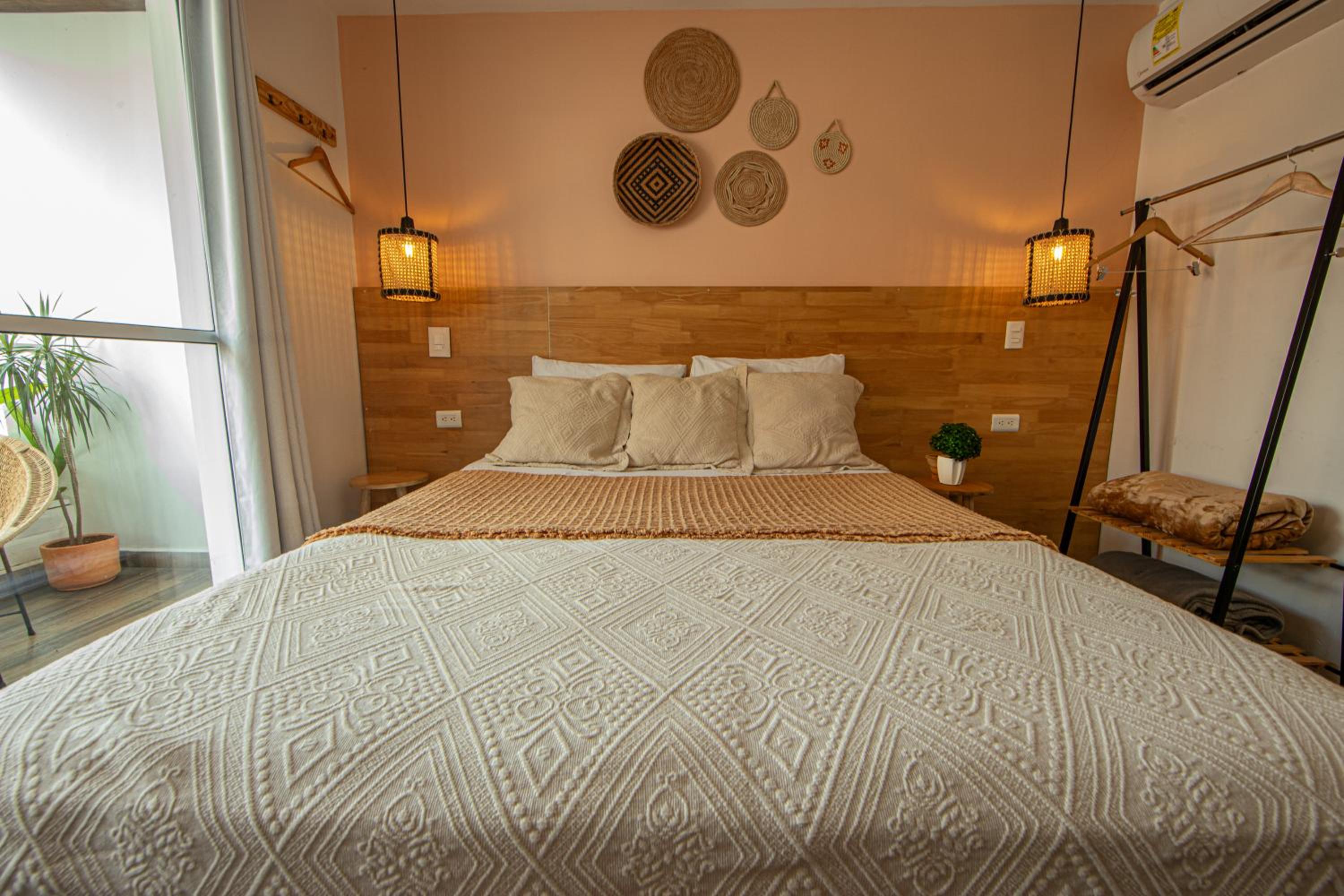 Deluxe Double Room with Balcony - Photo 5