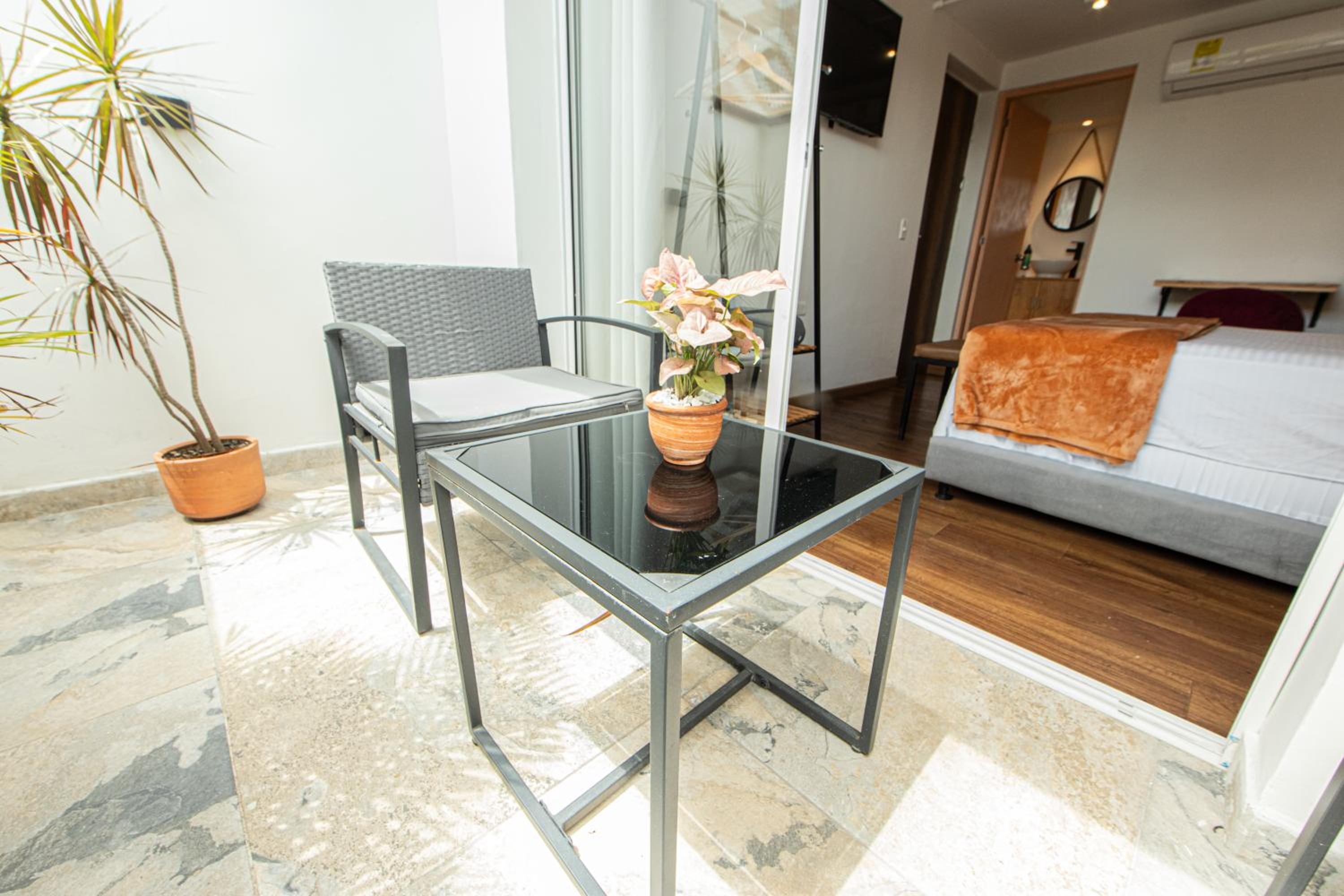 Deluxe Double Room with Balcony - Photo 10