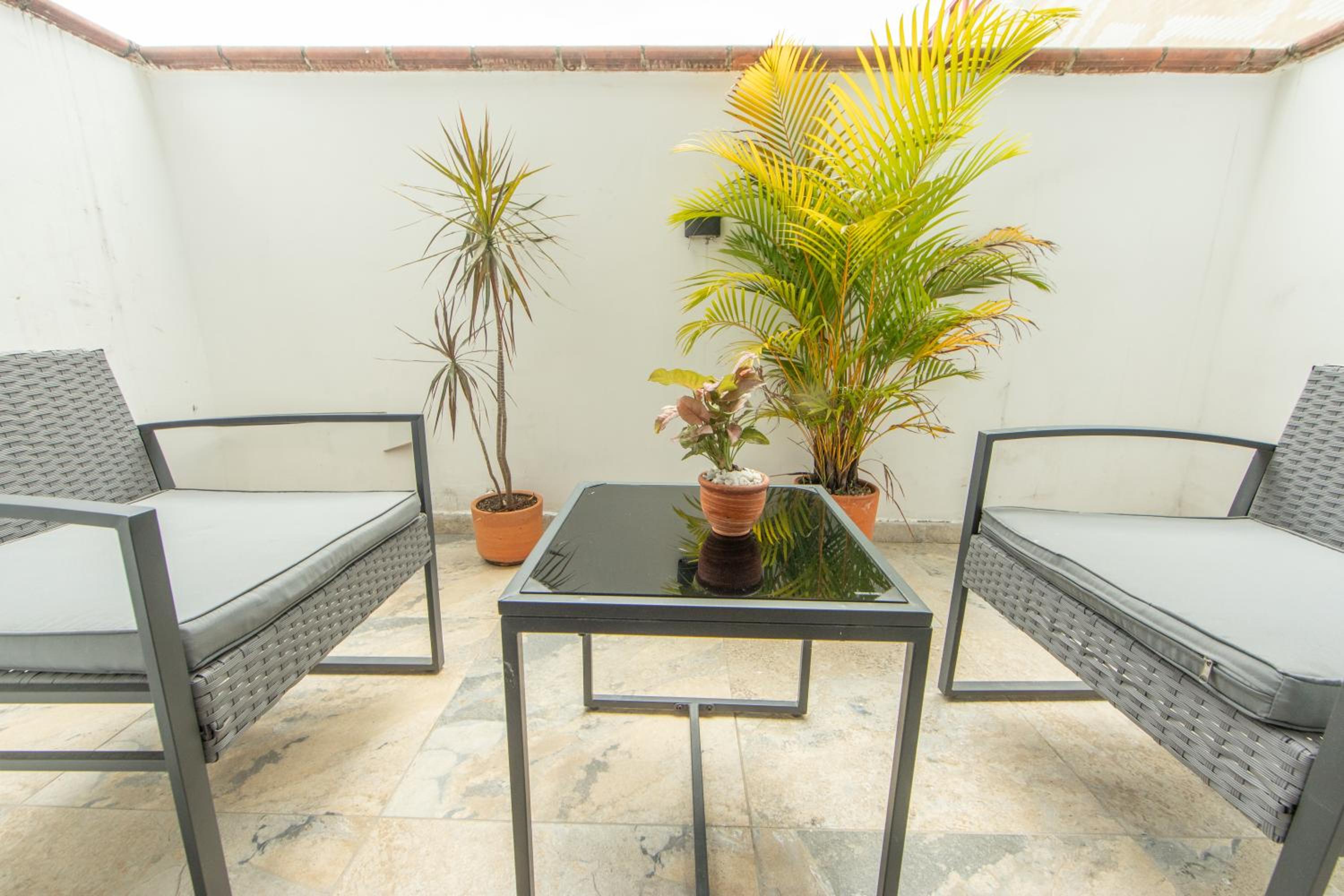 Deluxe Double Room with Balcony - Photo 9