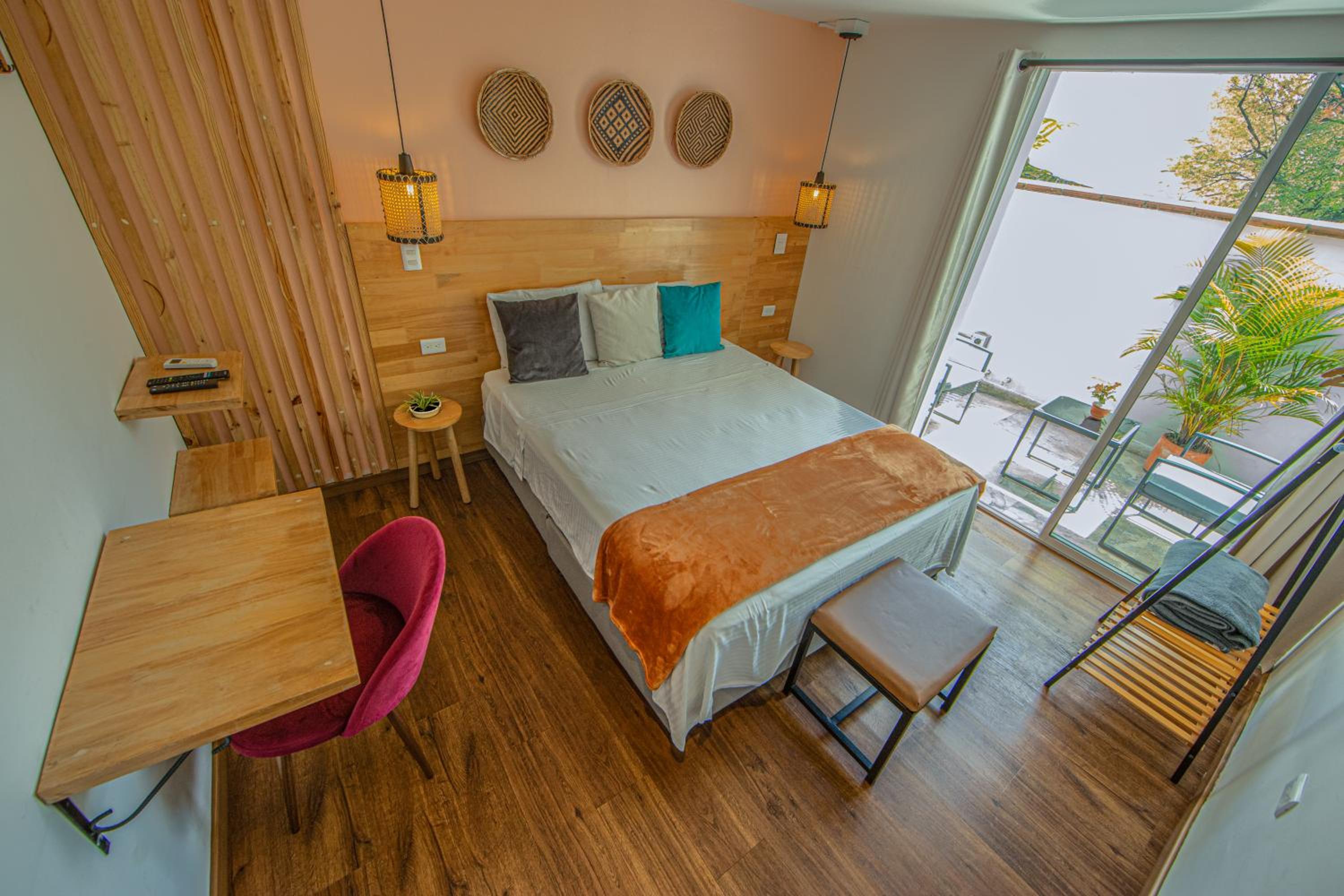 Deluxe Double Room with Balcony - Photo 6