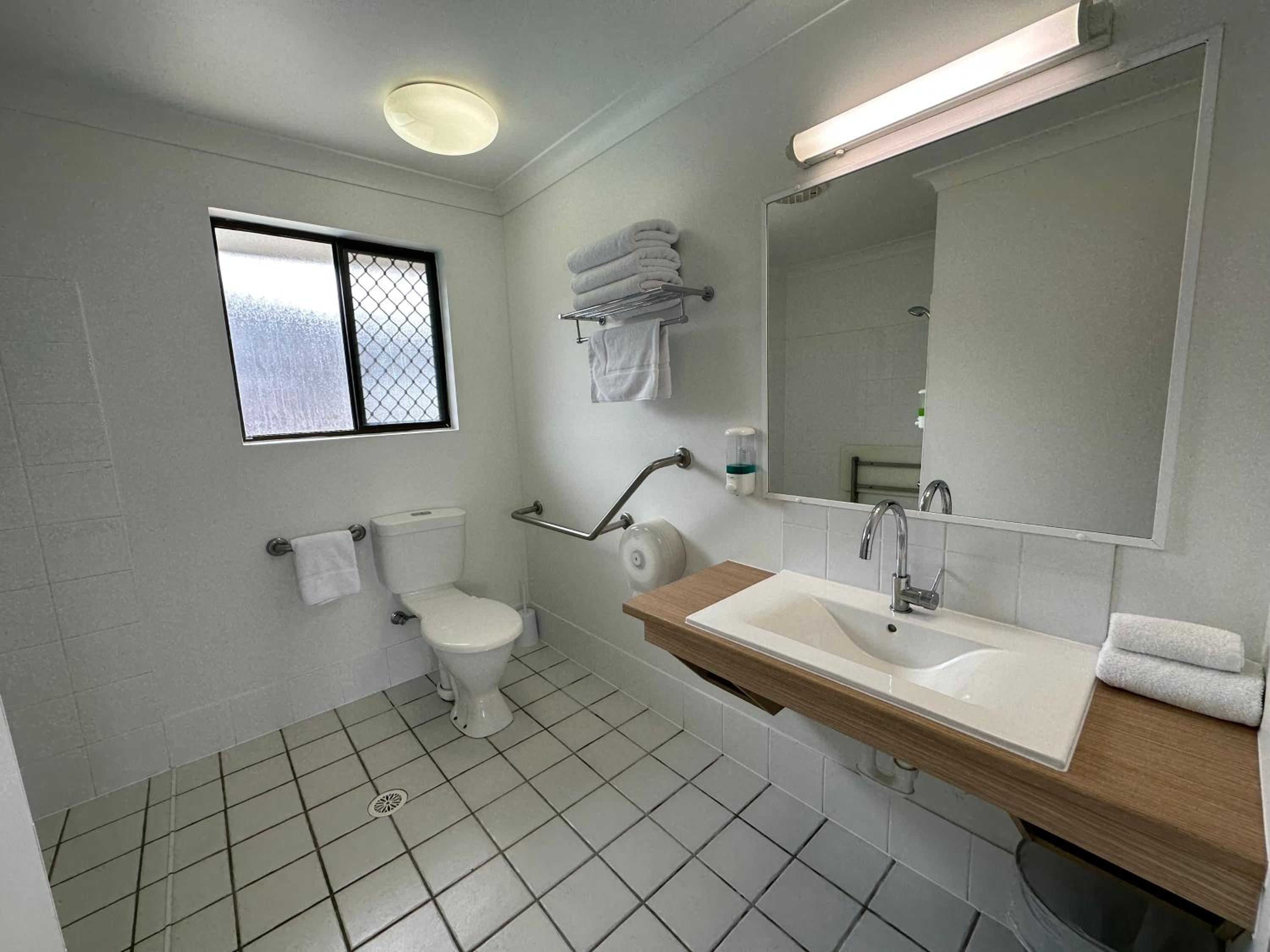 Twin Room - Disability Access photo 3