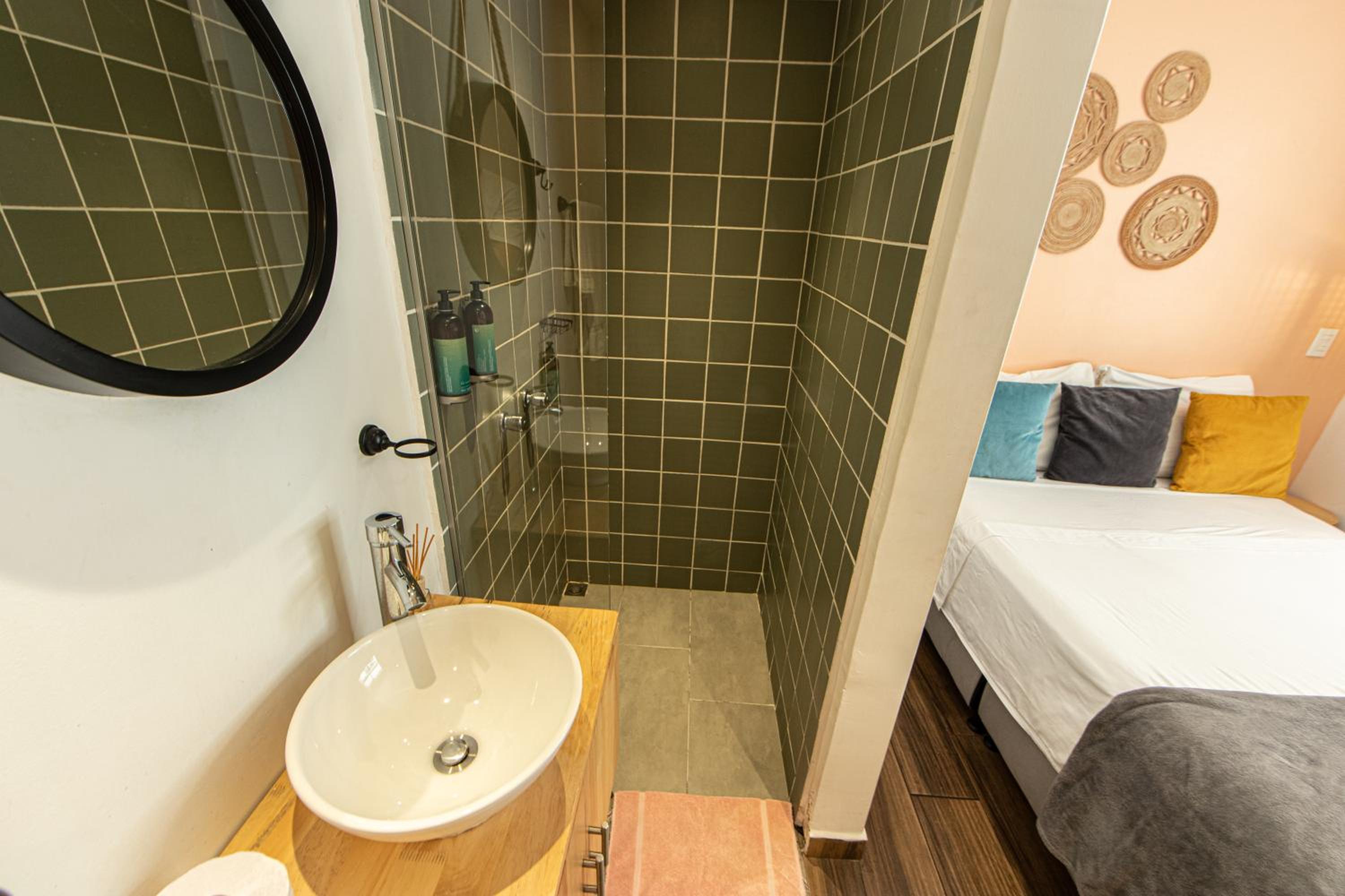 Standard Double Room - Photo 7
