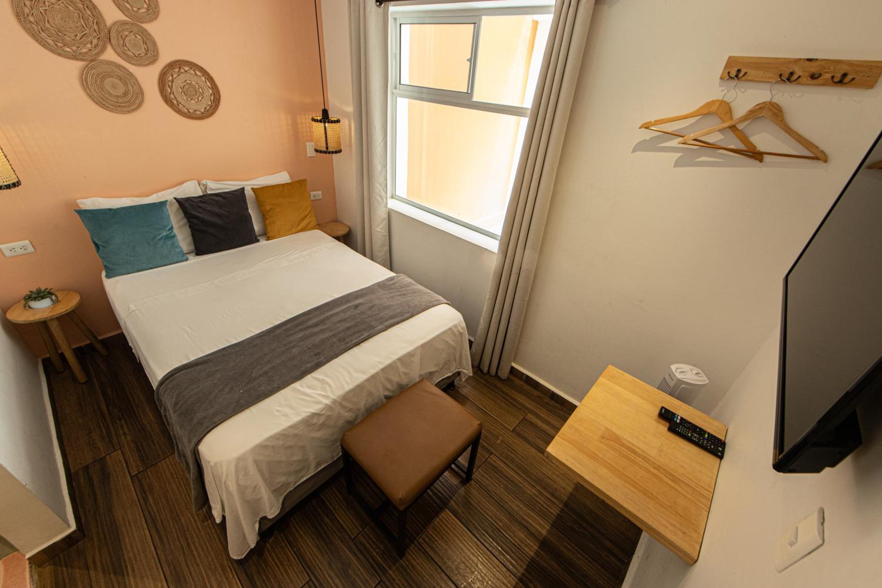 Standard Double Room - Photo 4