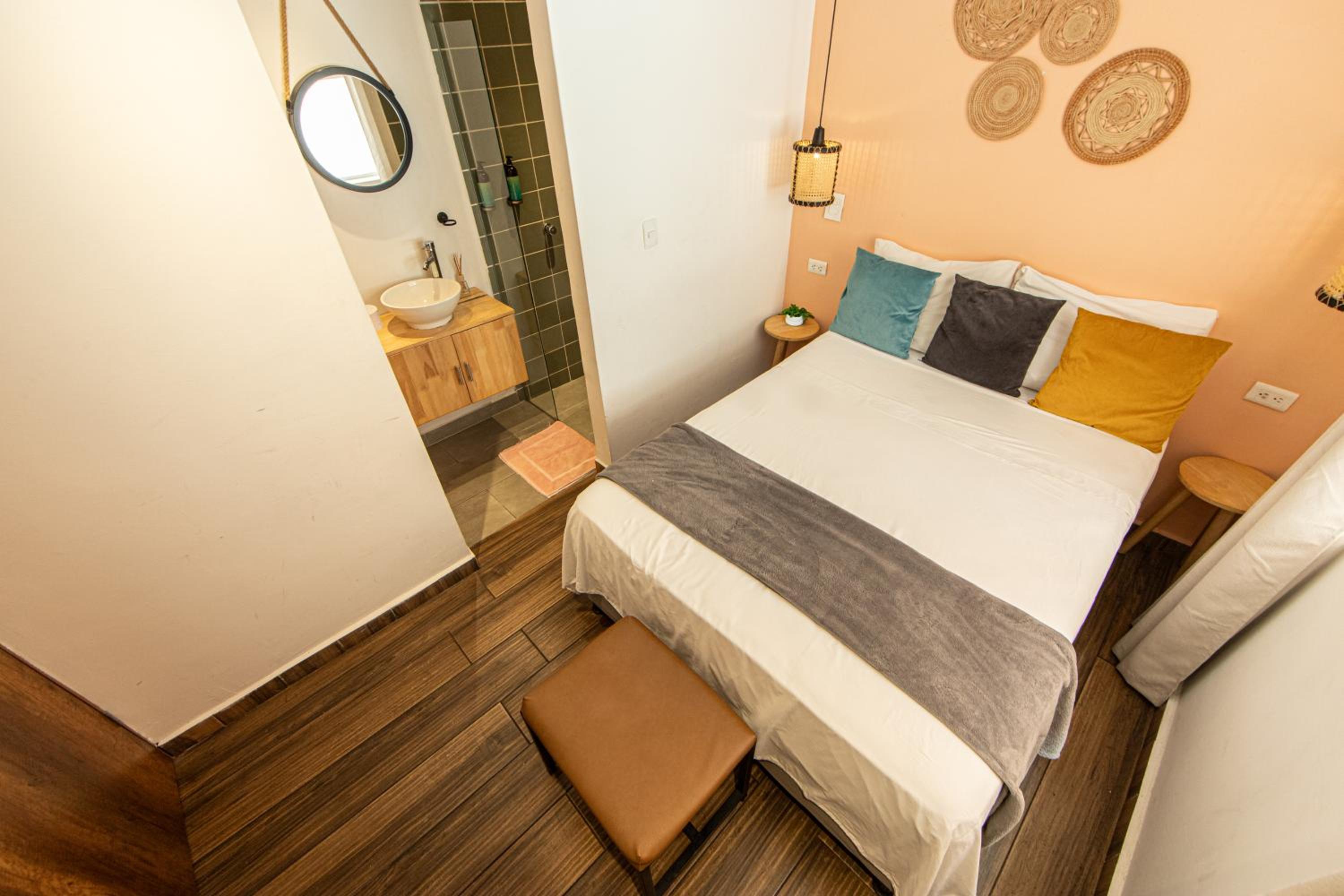 Standard Double Room - Photo 3