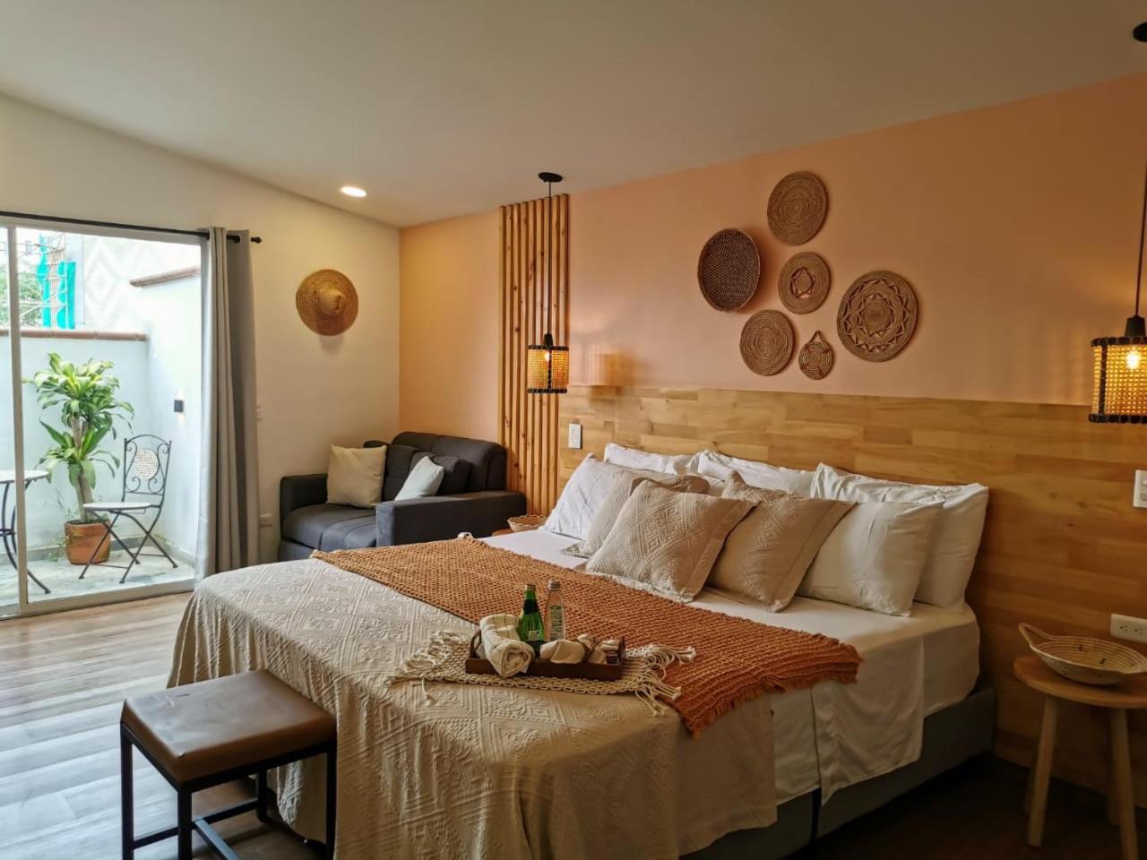 Studio with Balcony - Photo 2