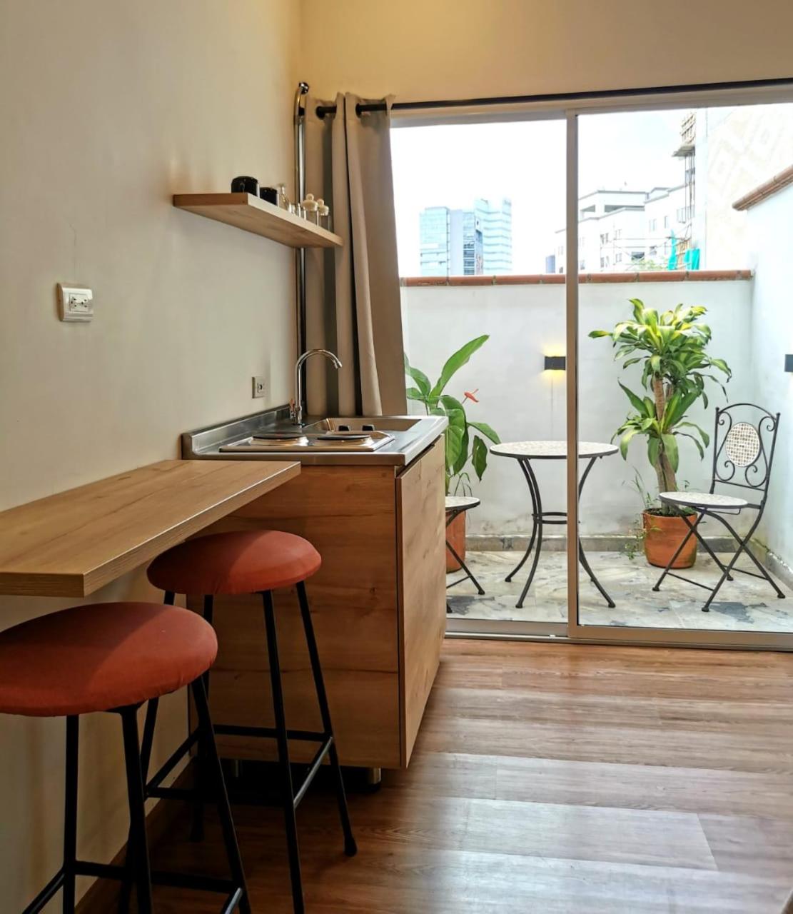 Studio with Balcony - Photo 7