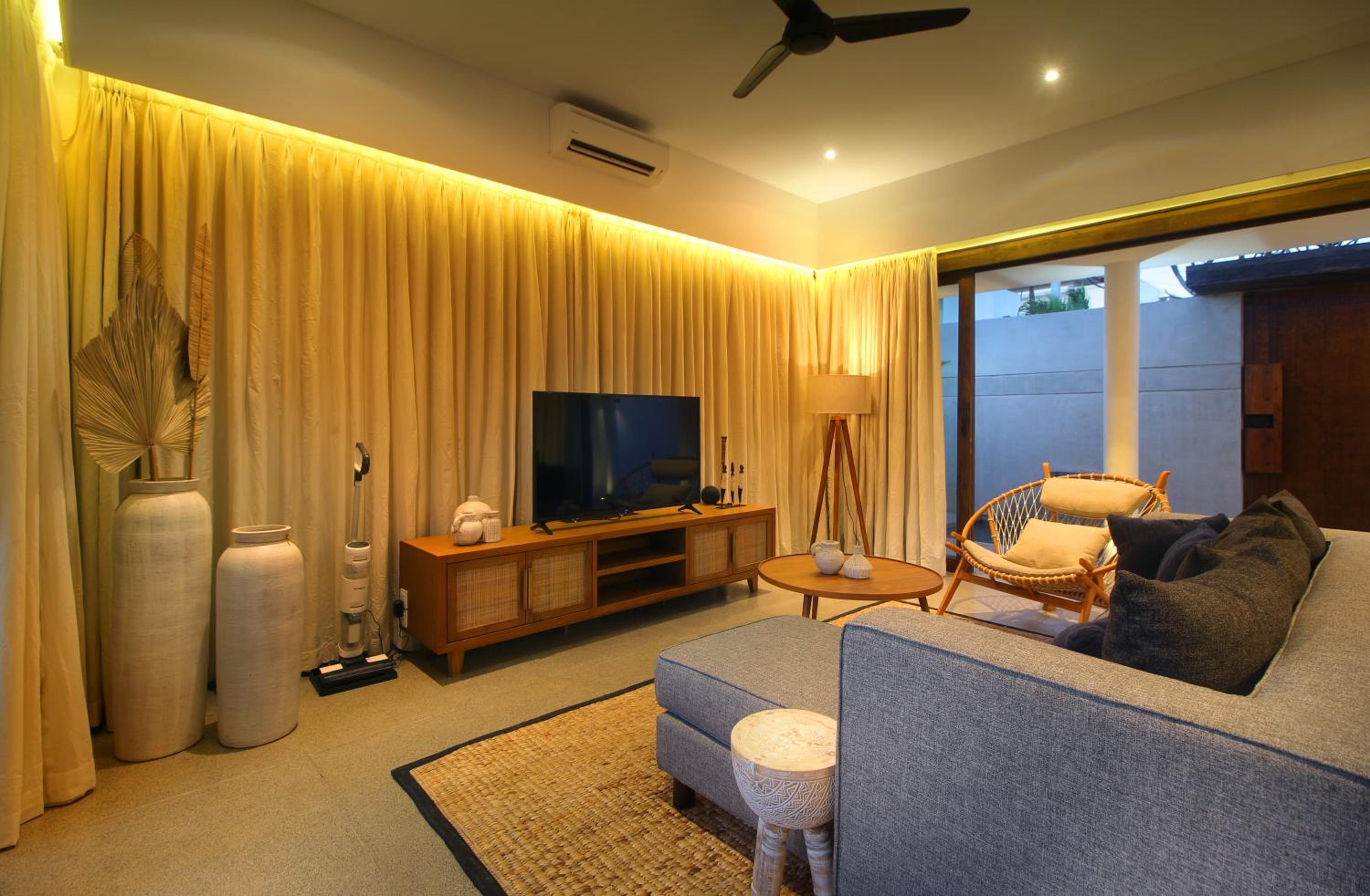 Villa with Private Pool - Photo 14
