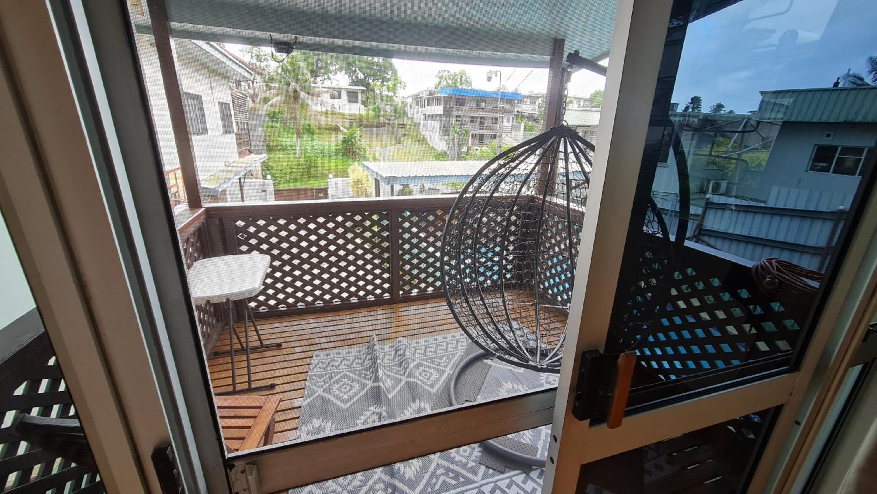 Three-Bedroom Apartment with Balcony photo 2