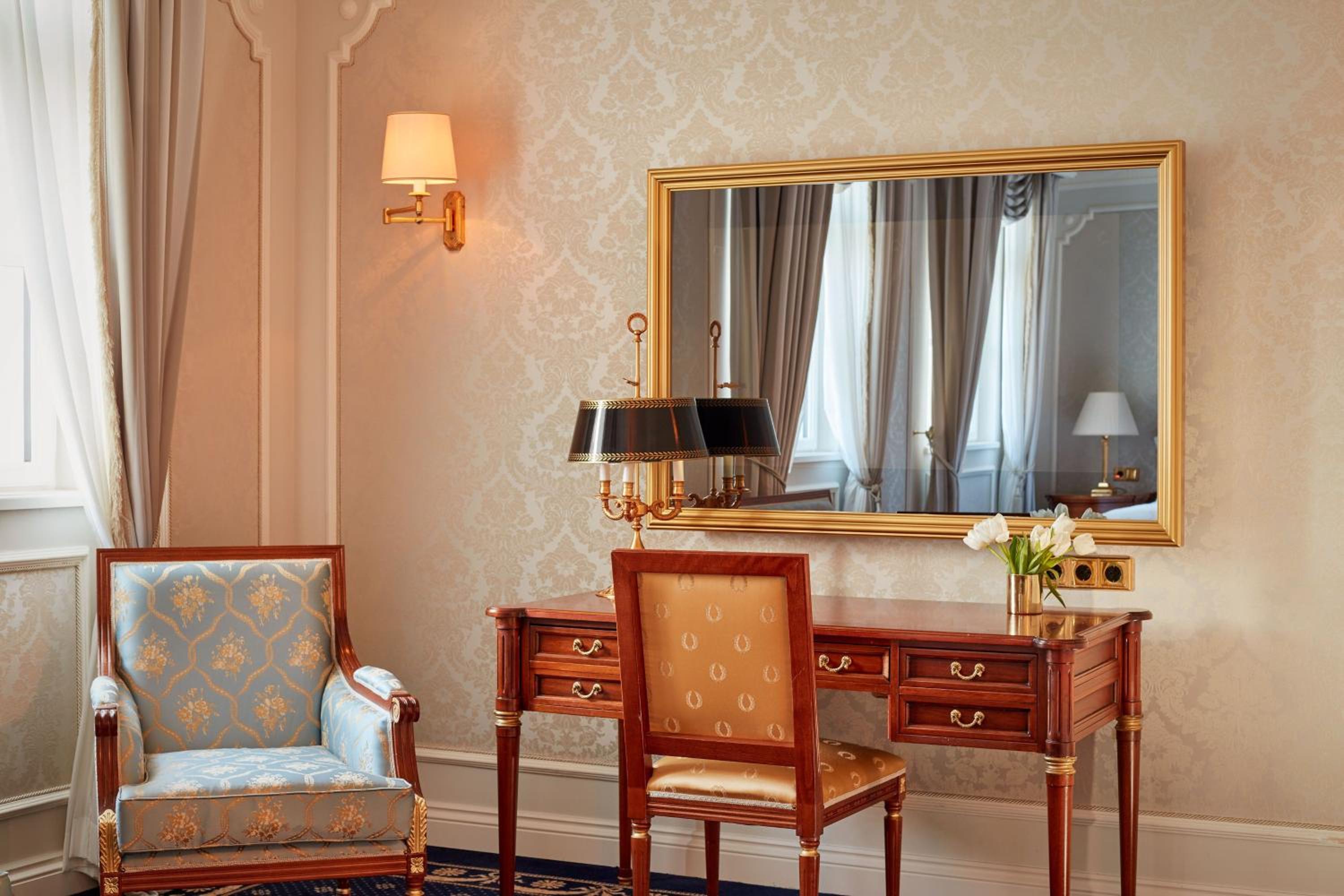 Junior King Suite thumbnail 5