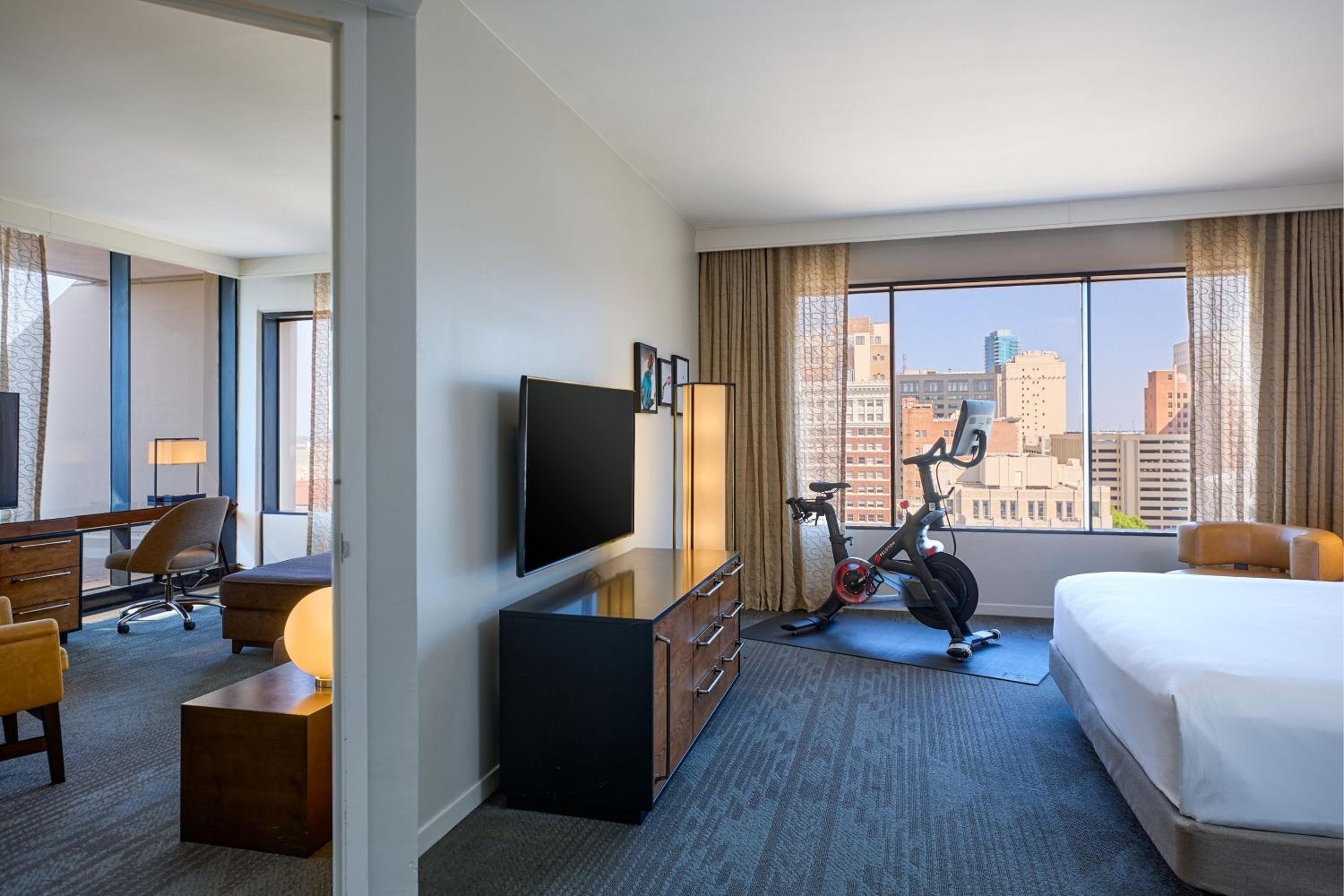 One-Bedroom King Suite with Terrace - Photo 2
