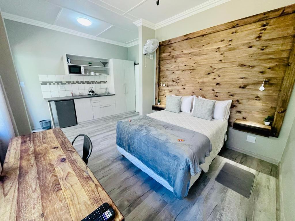 Deluxe Double Room - Photo 11