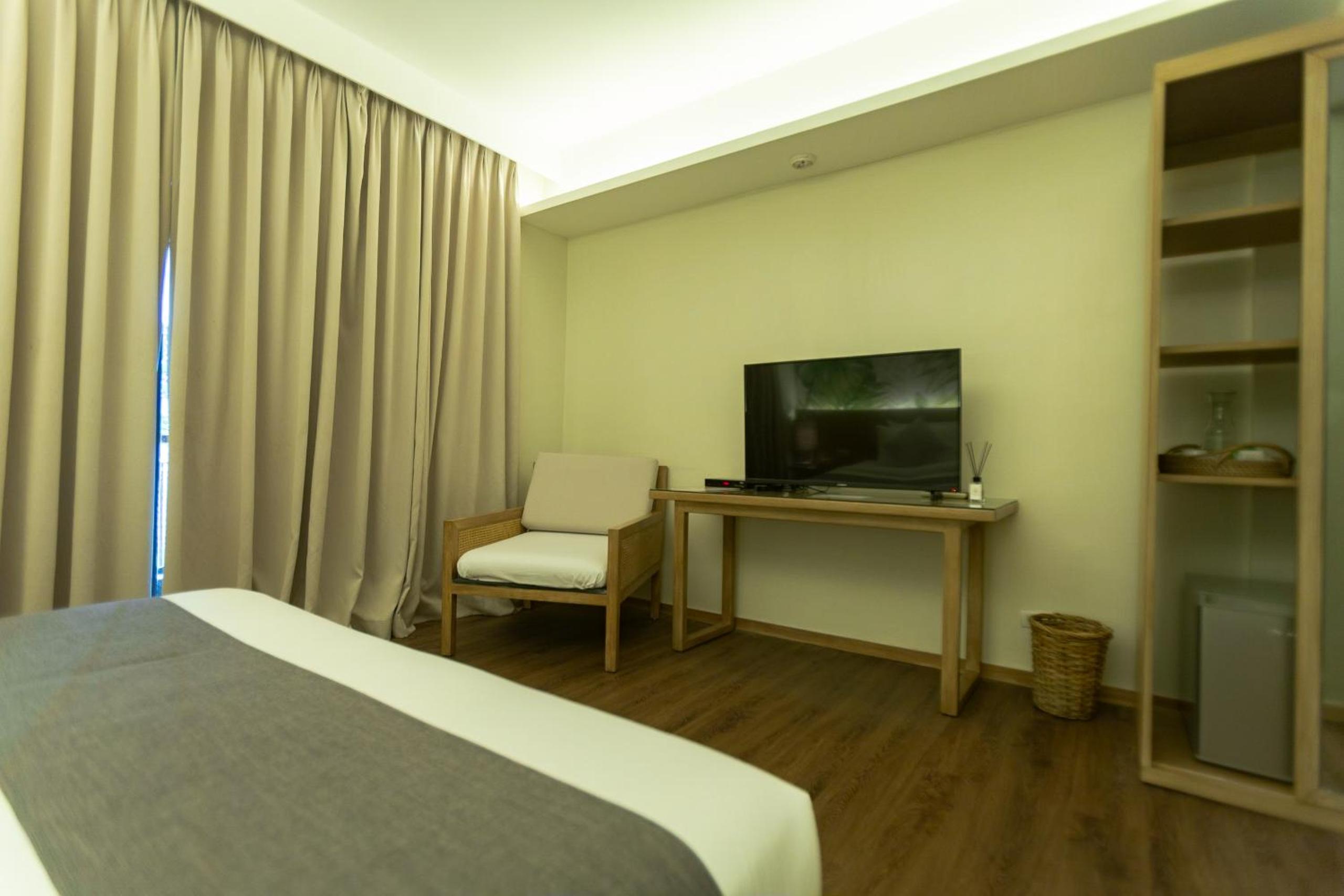 Deluxe Double or Twin Room with Balcony - Photo 5