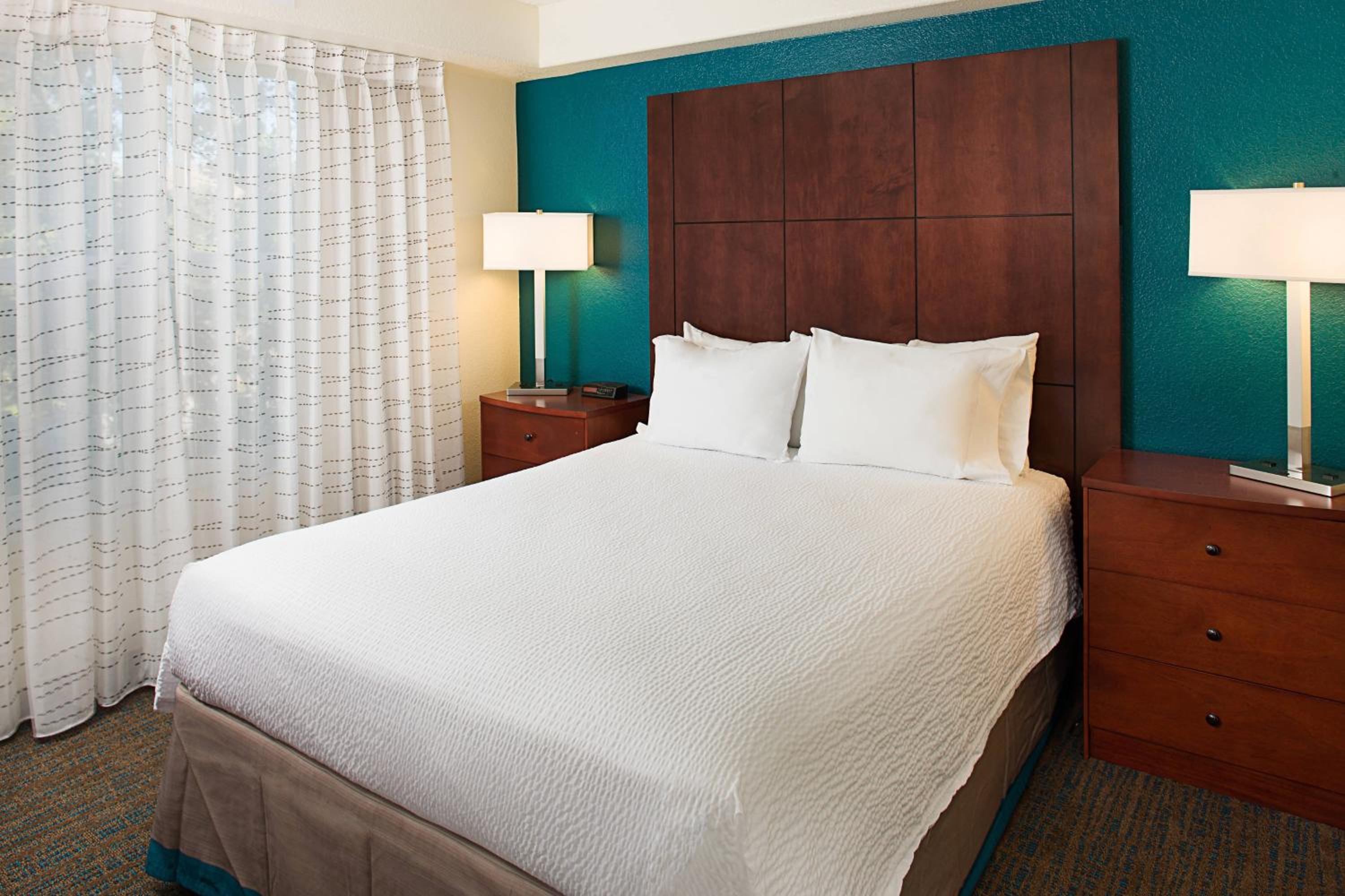 Two-Bedroom Queen Suite - Photo 4