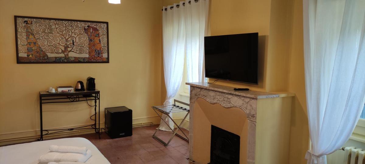 Deluxe King Room - Photo 3