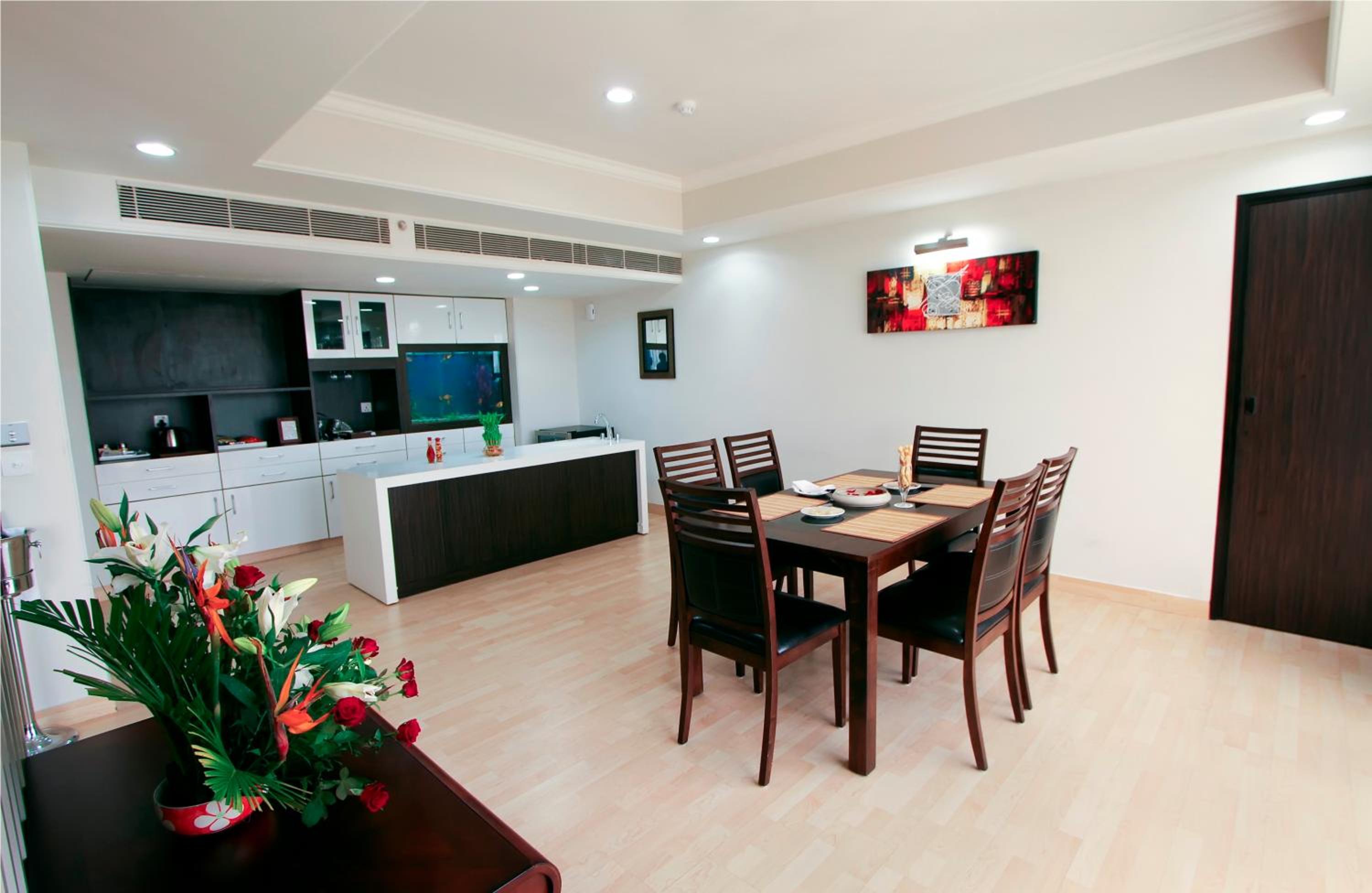 Piccadily Suite with round trip airport transfers photo