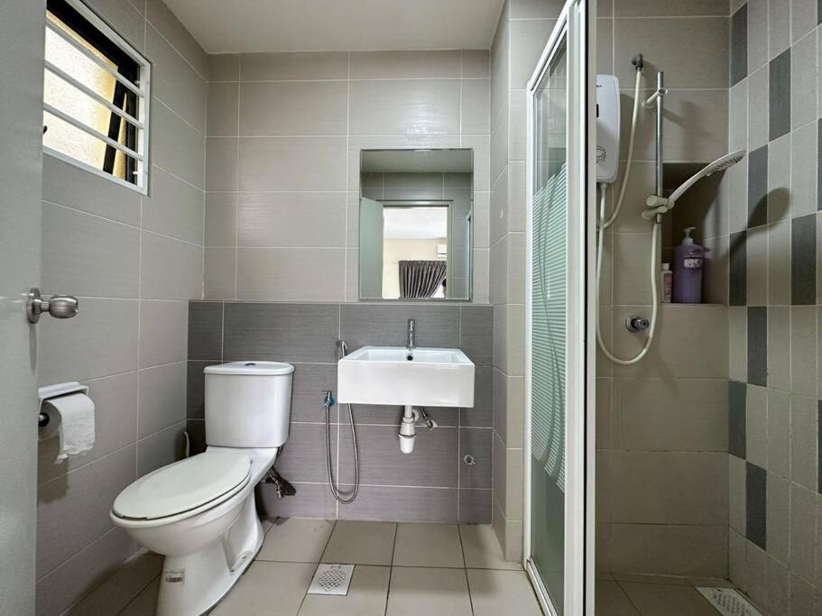 Three-Bedroom Apartment photo 3
