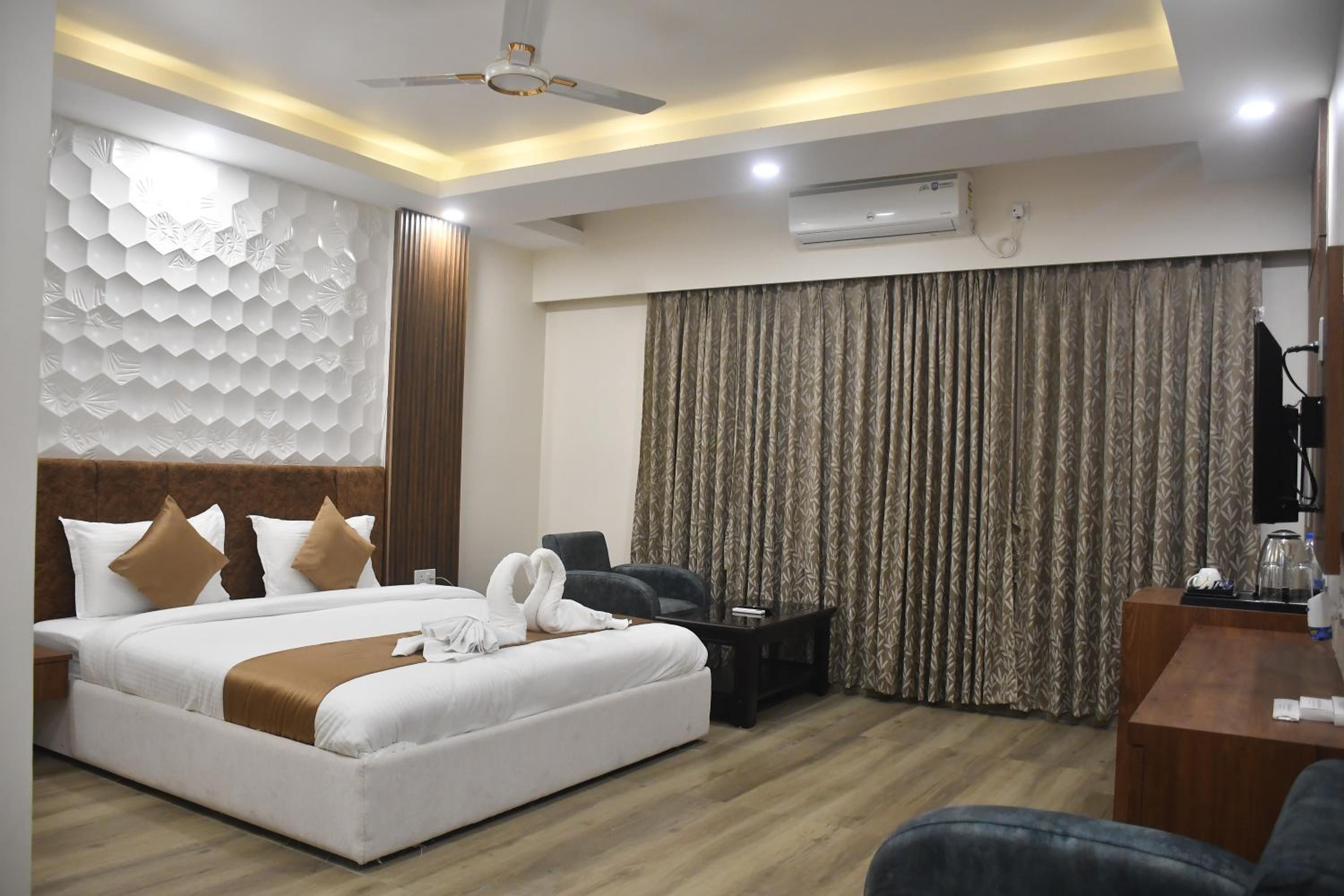 Superior King Room photo 2