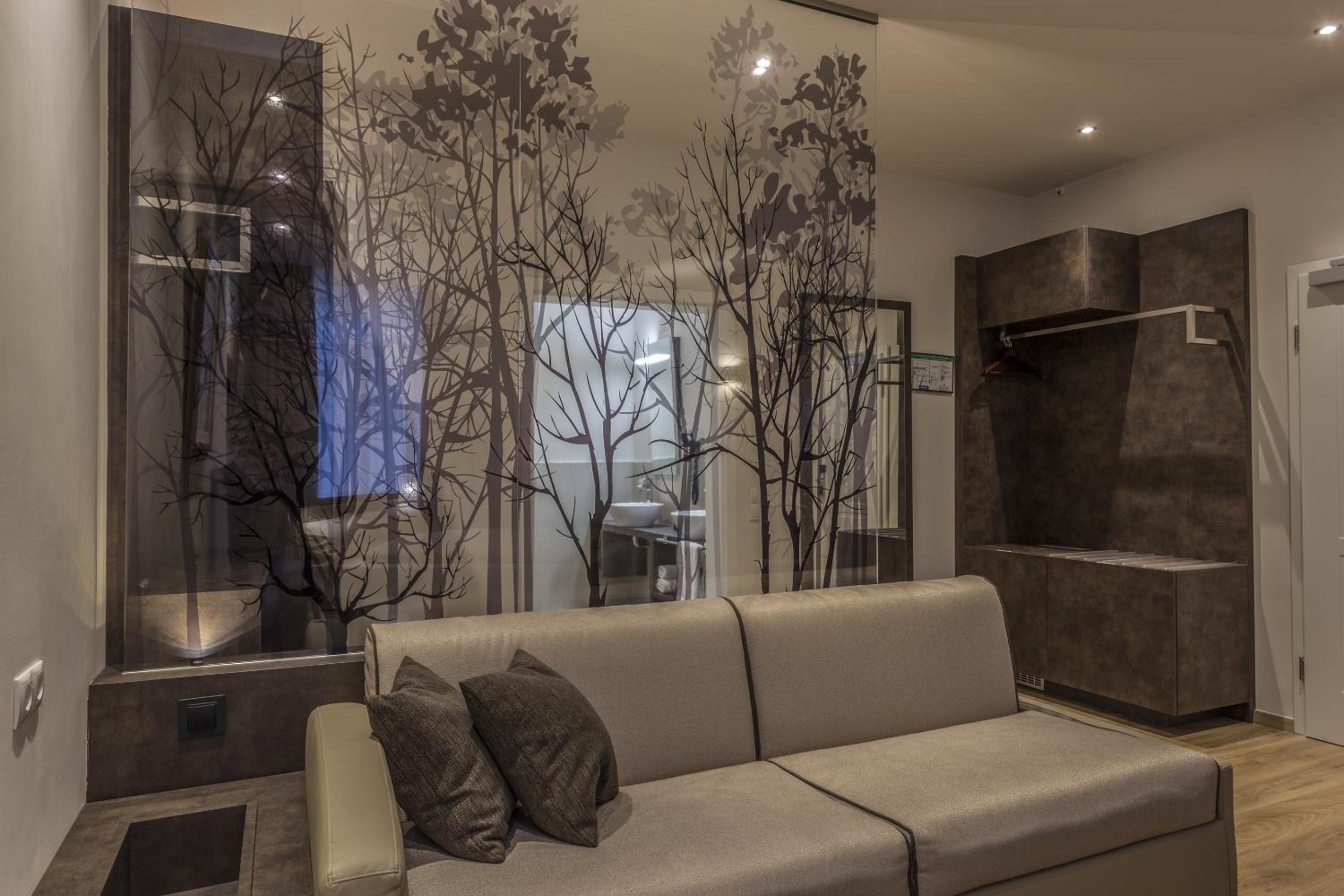 Superior Family Room - Photo 1