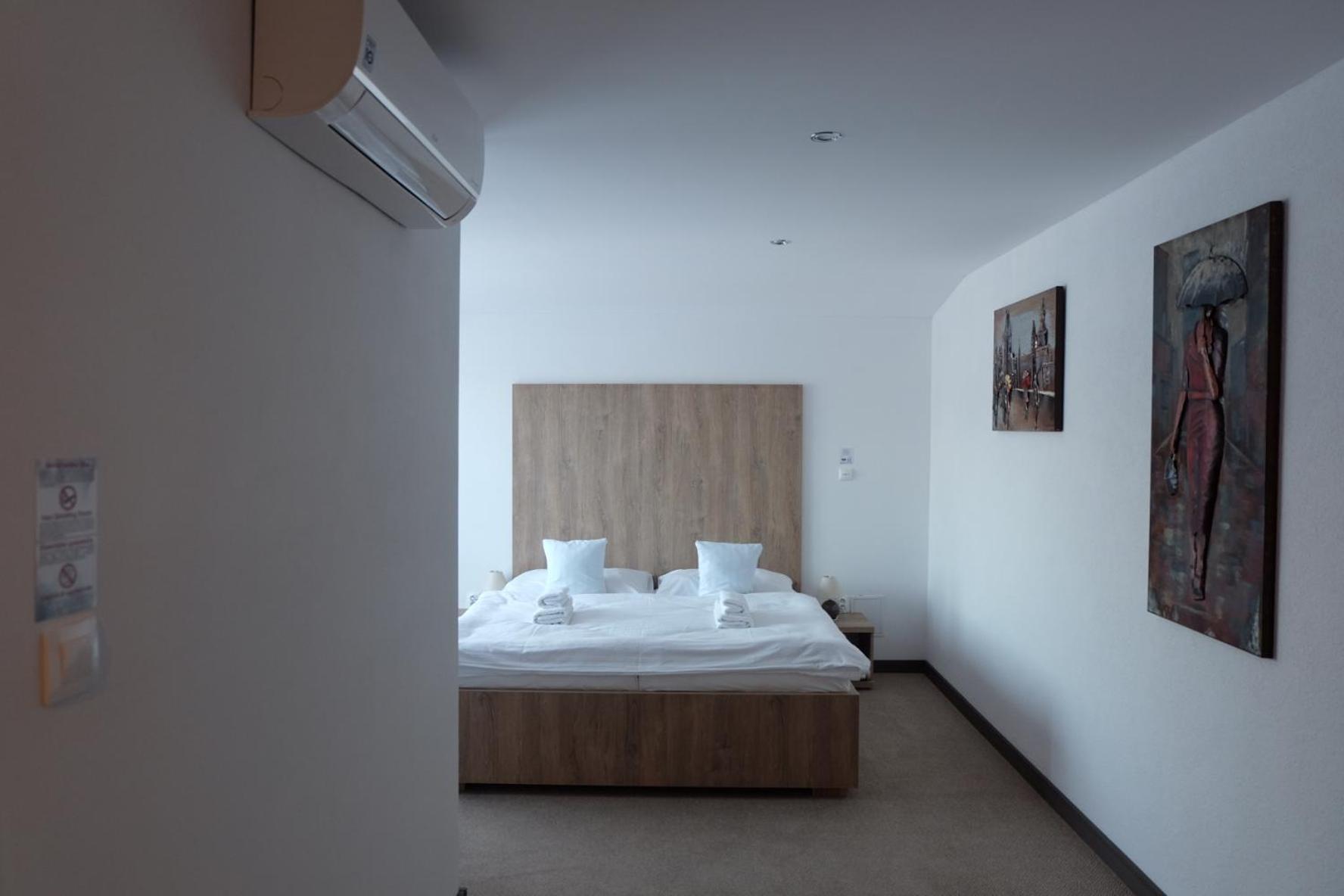 Double Room with Balcony (Dependence Building) photo 1
