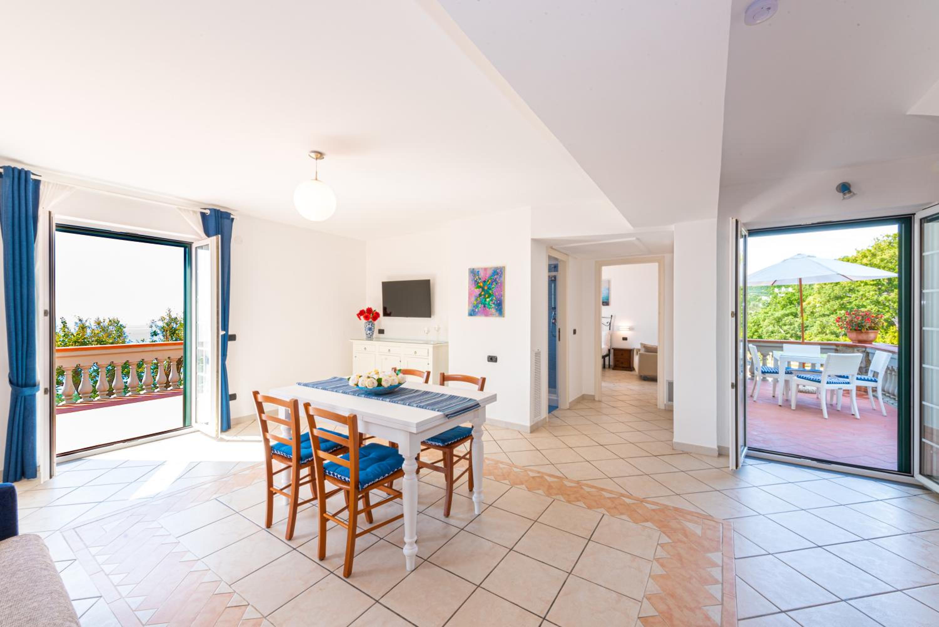 Deluxe One-Bedroom Apartment with Ocean View photo 3