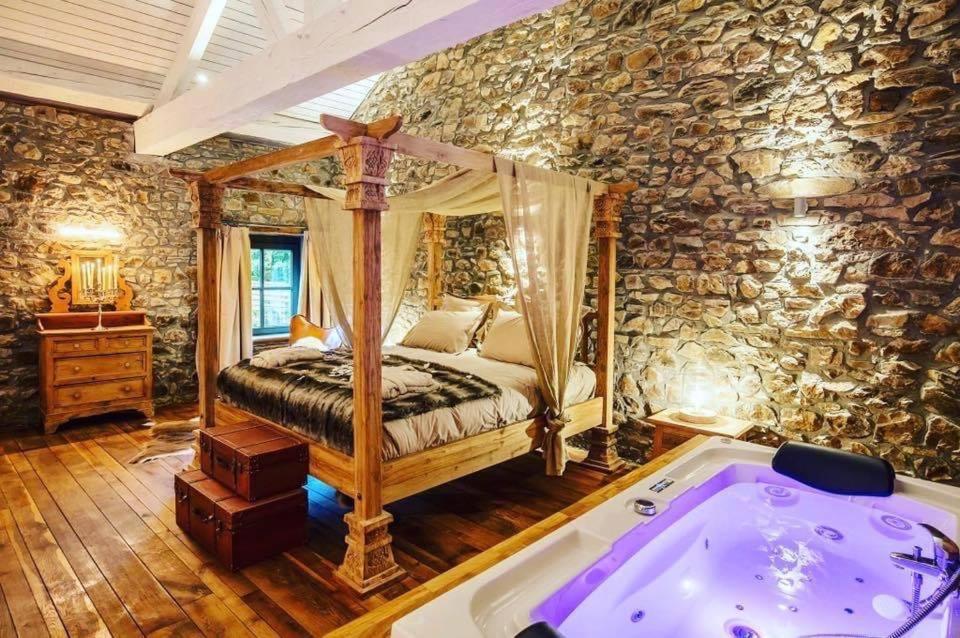 Deluxe Suite with Spa Bath photo 1