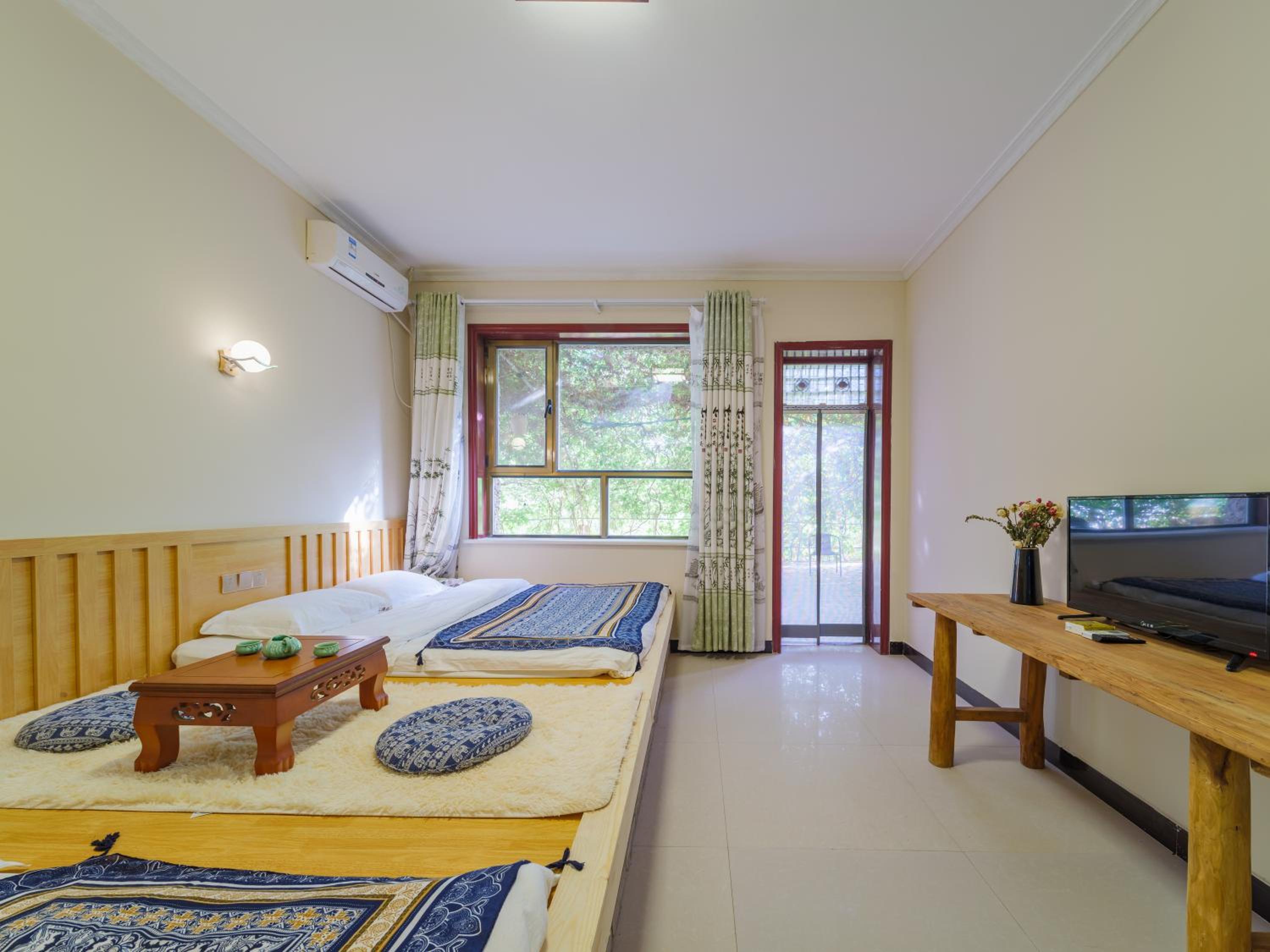 Family Room with Garden View photo 1